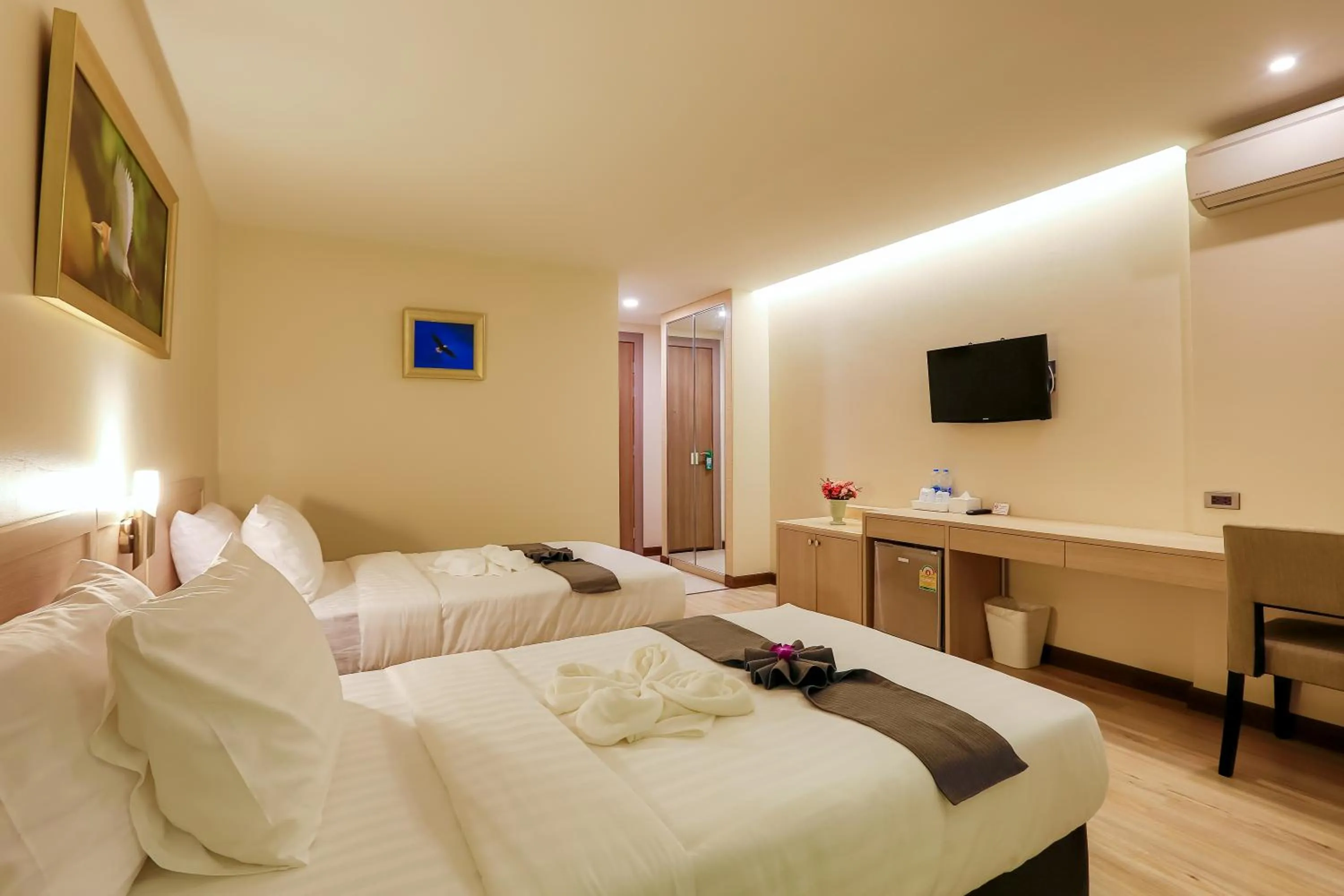 Photo of the whole room, Bed in Rung Aroon Hotel By Le Siri