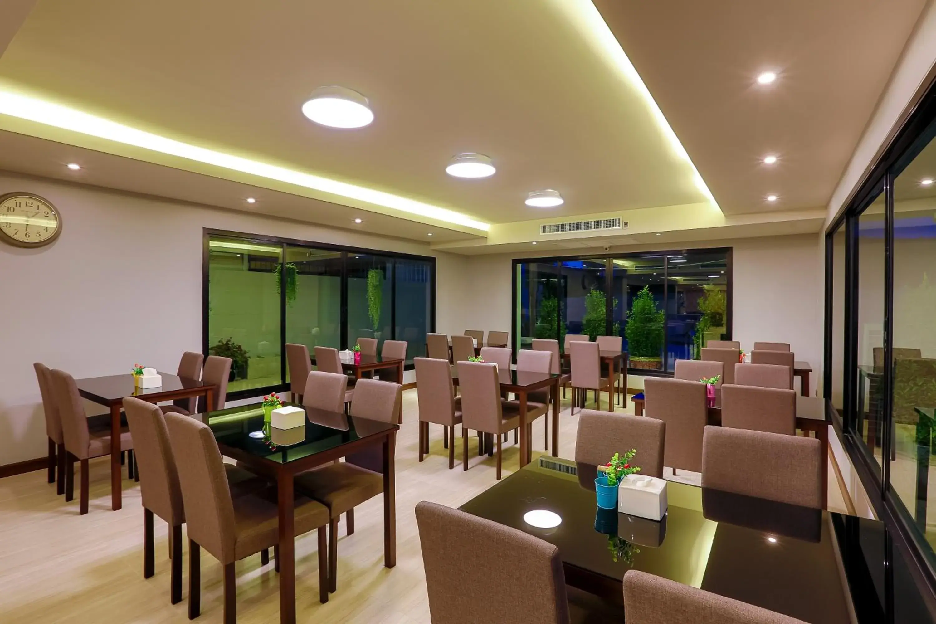 Restaurant/places to eat in Rung Aroon Hotel By Le Siri Restaurant/places to eat in Rung Aroon Hotel By Le Siri