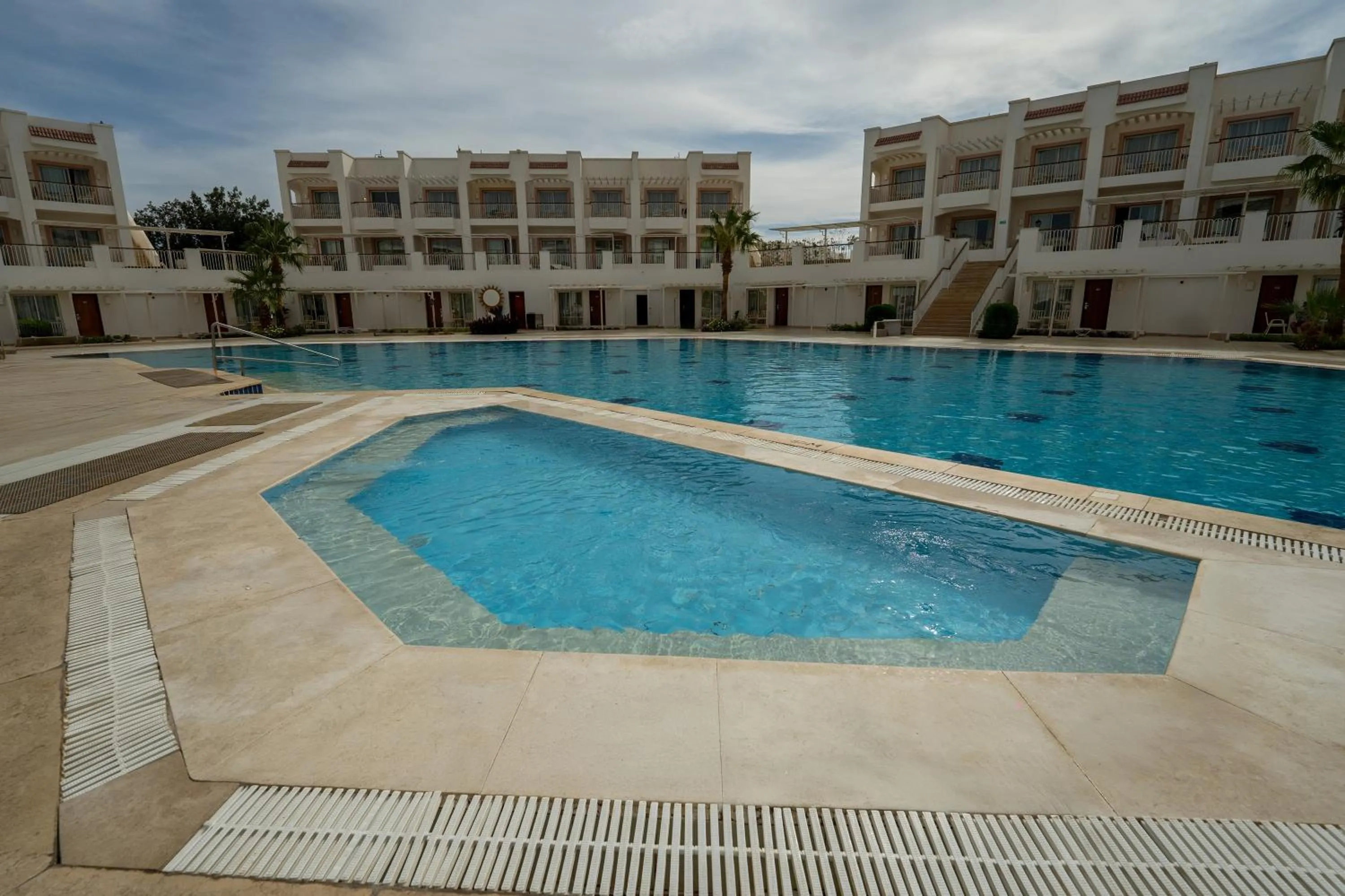 Swimming pool in JAZ Neo Sharks Bay