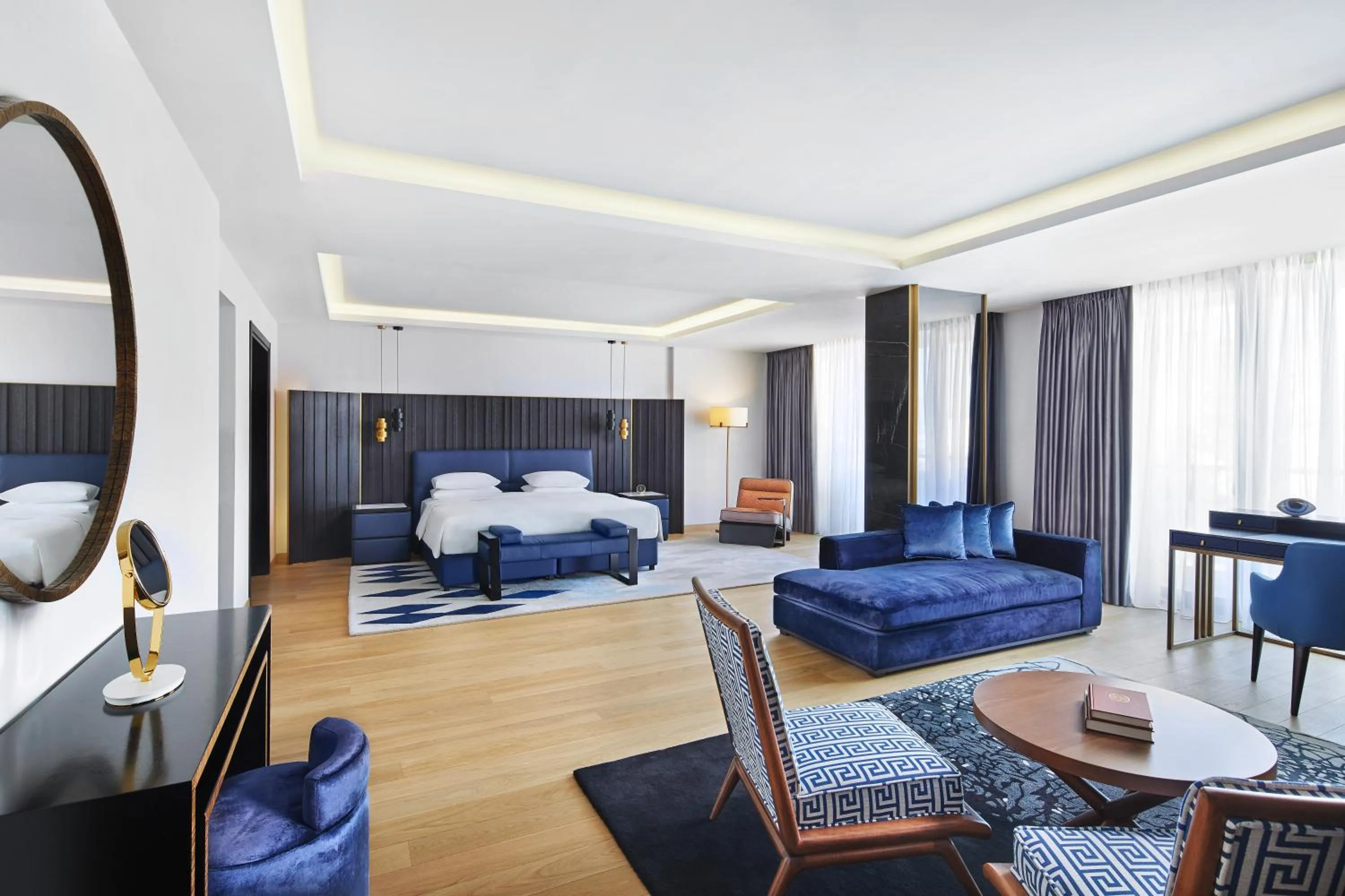 Seating area, Bed in Grand Hyatt Athens