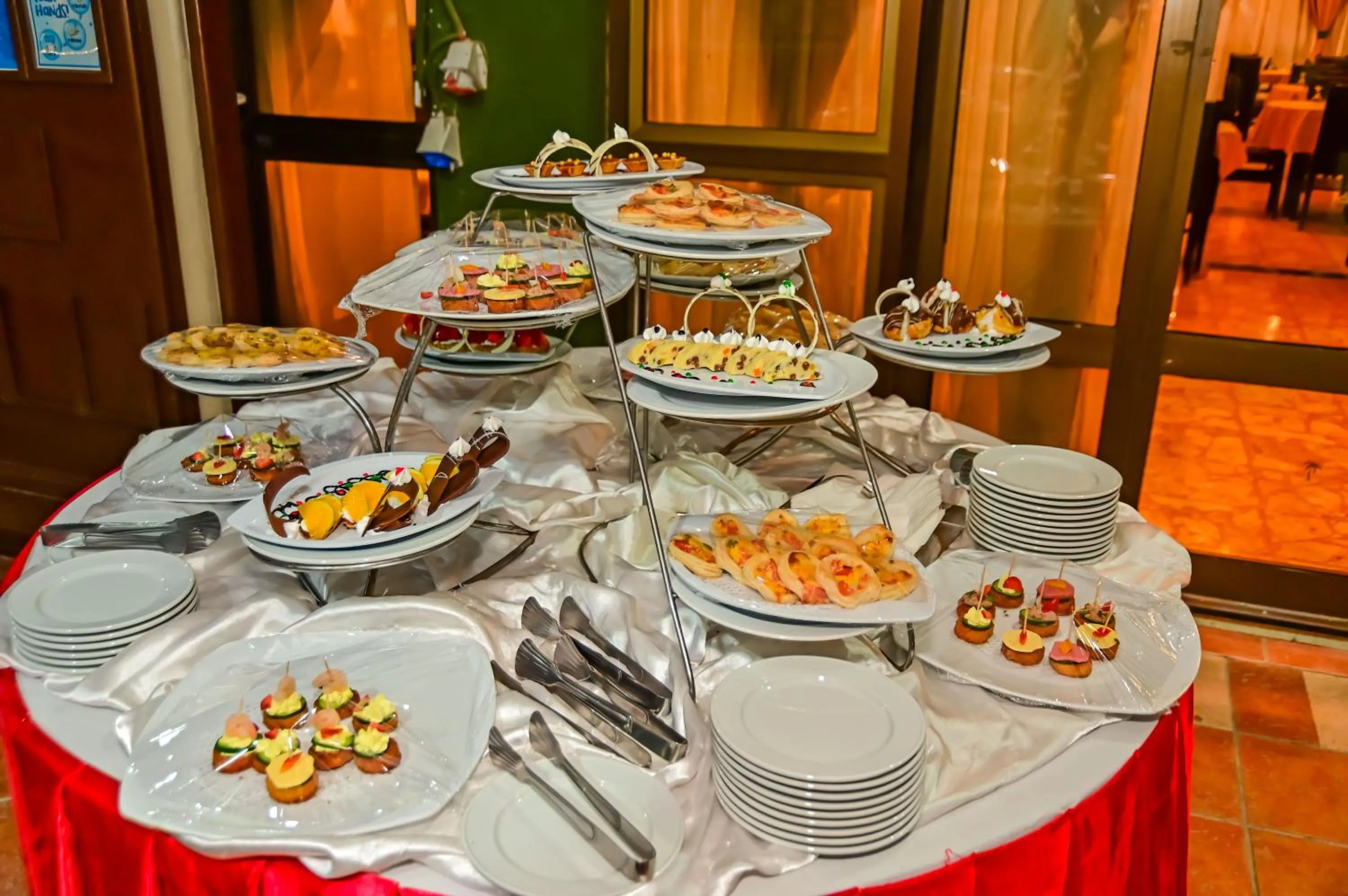 Food in Eagles Paradise Abu Soma Resort