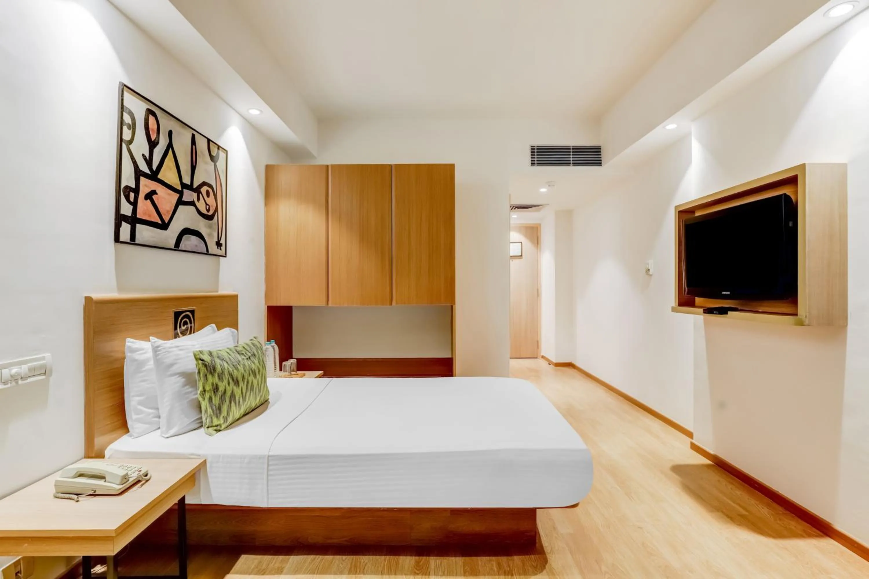 Bedroom, Bed in Lemon Tree Hotel, Ahmedabad