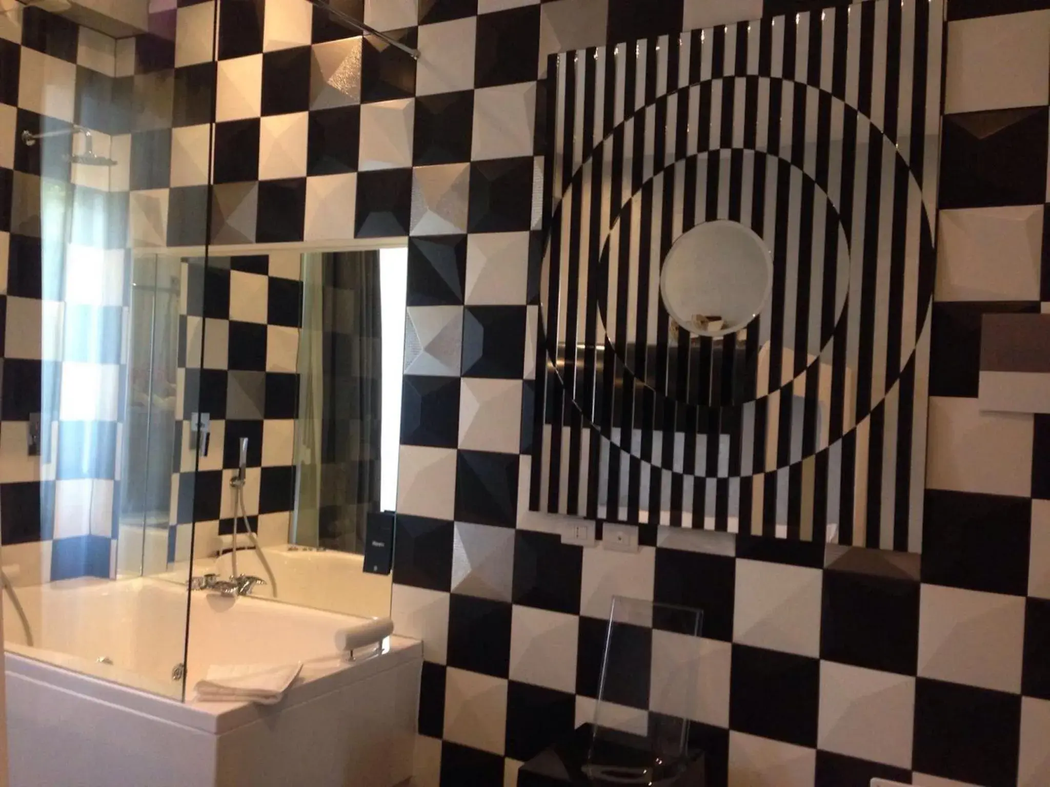 Deluxe Double Room with Spa Bath in iRooms Central Station Deluxe Double Room with Spa Bath in iRooms Central Station