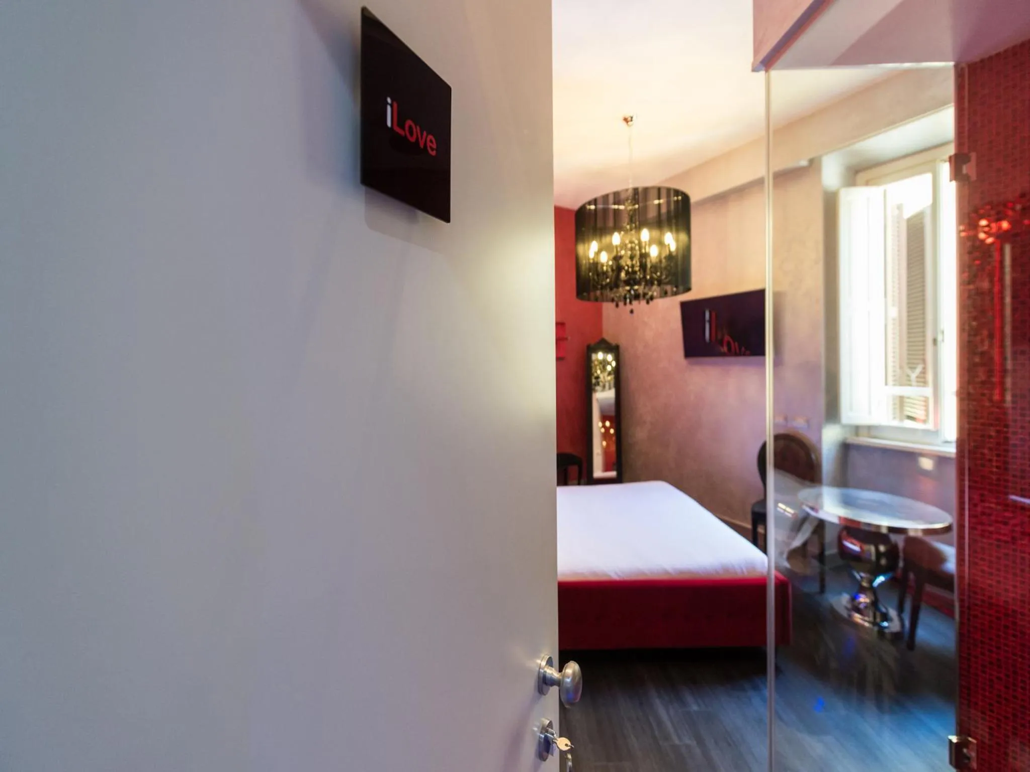 Photo of the whole room, Bed in iRooms Central Station