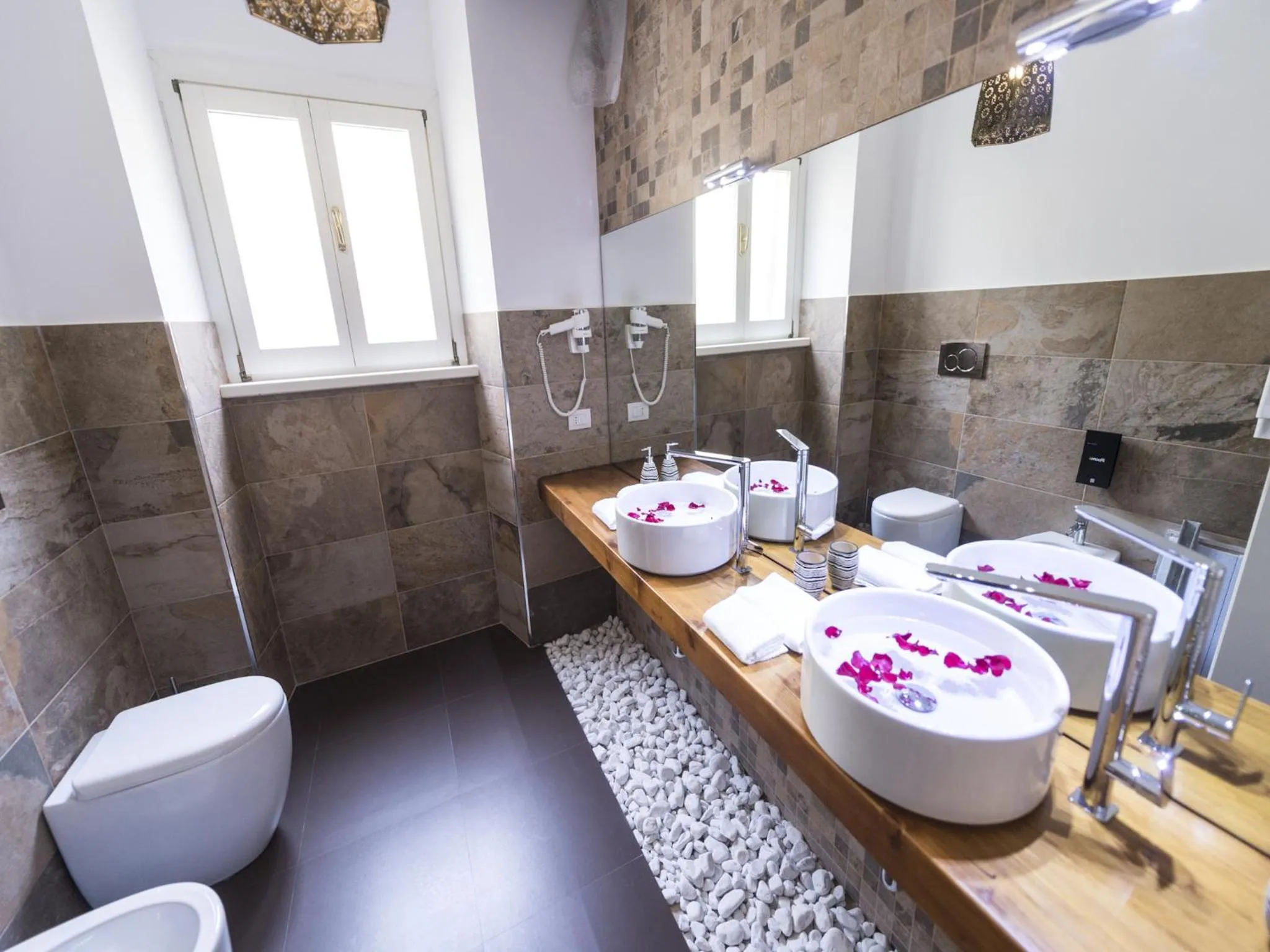 Photo of the whole room in iRooms Central Station