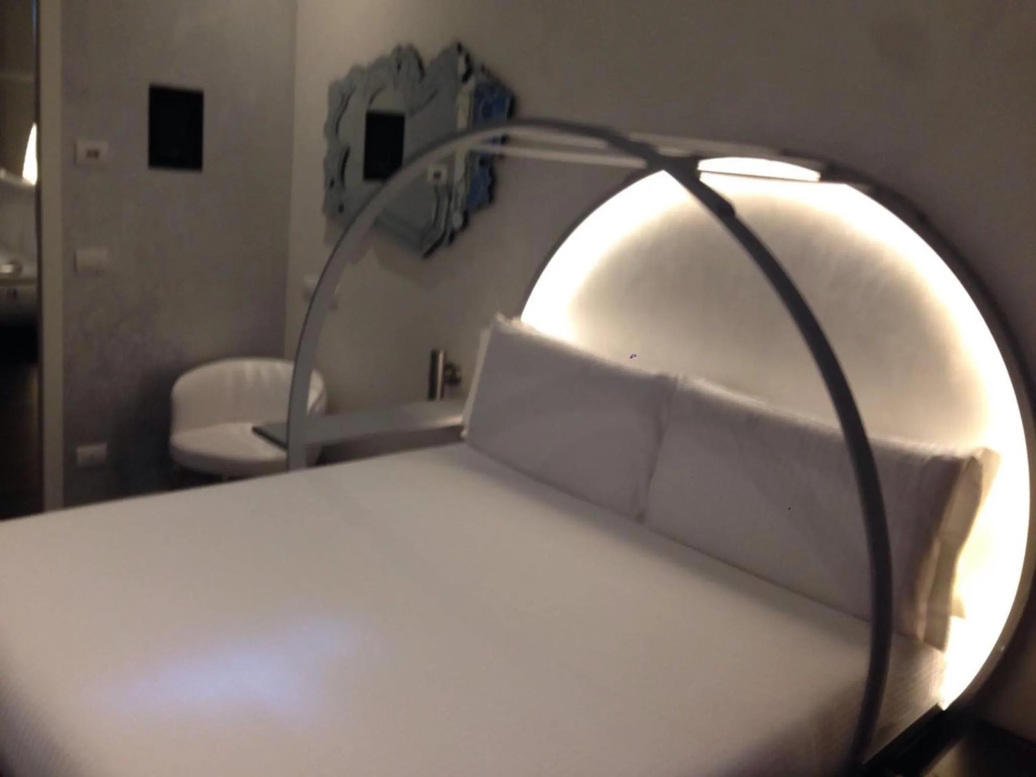 Photo of the whole room, Bed in iRooms Central Station