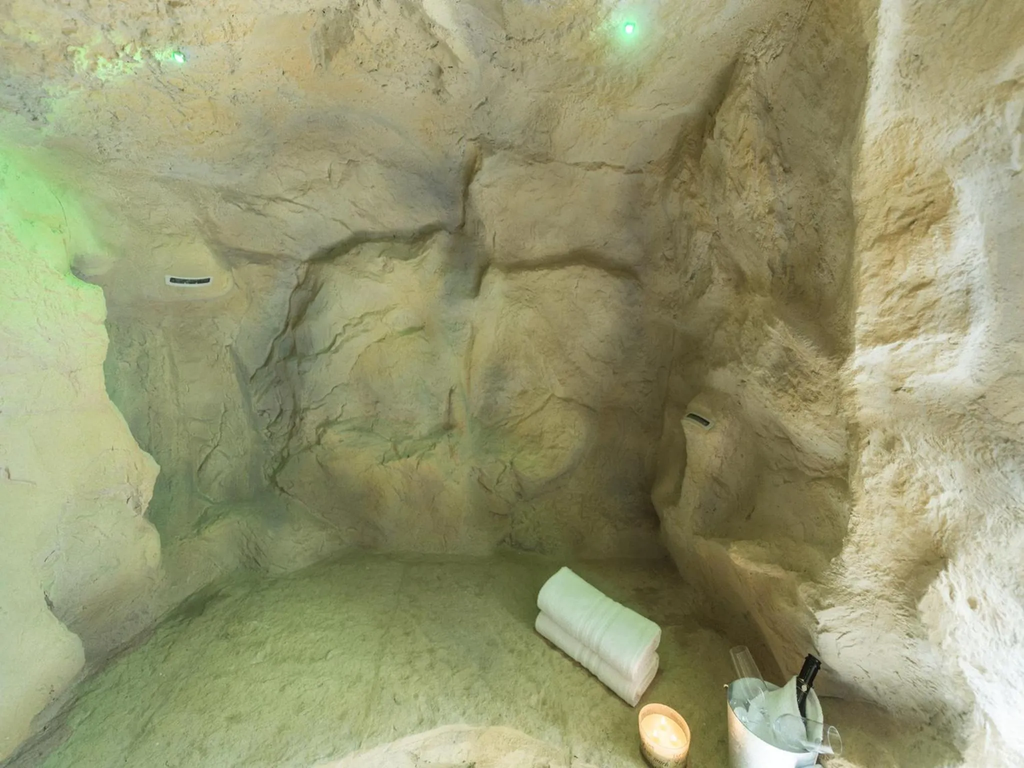 Photo of the whole room in iRooms Central Station