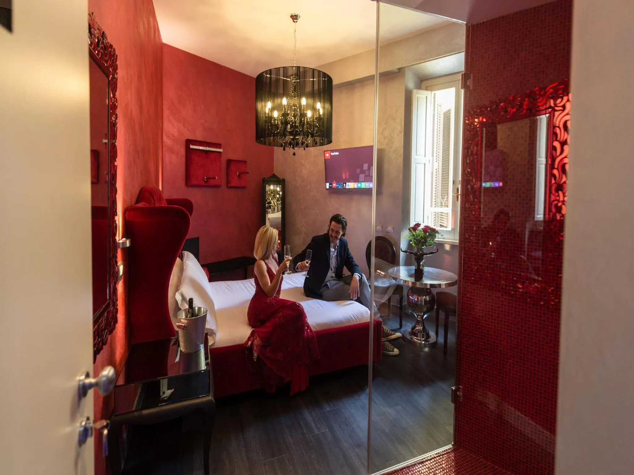 Photo of the whole room, Bed in iRooms Central Station