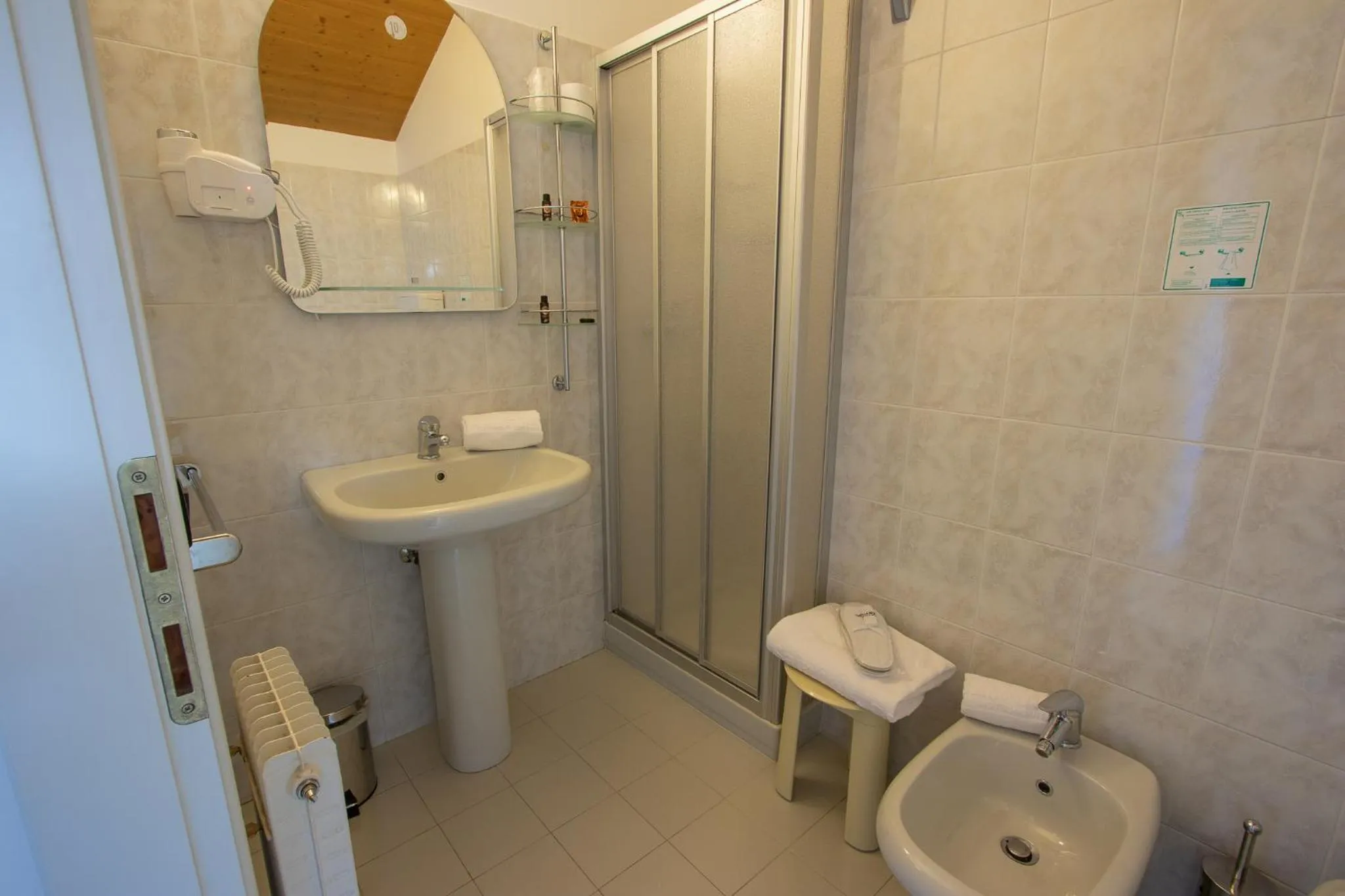 Bathroom in Hotel Santanton