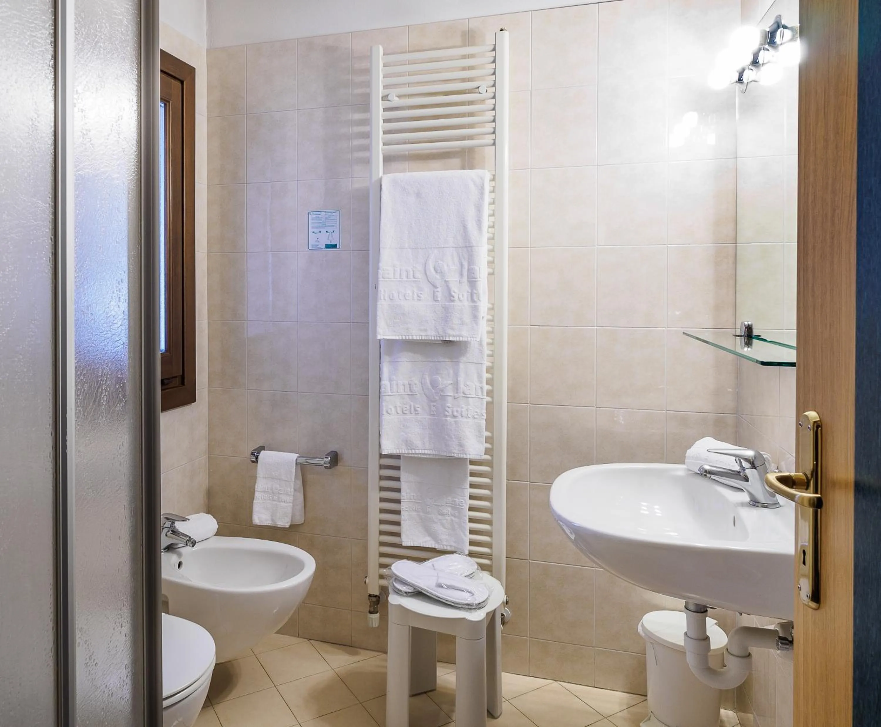 Bathroom in Hotel Santanton