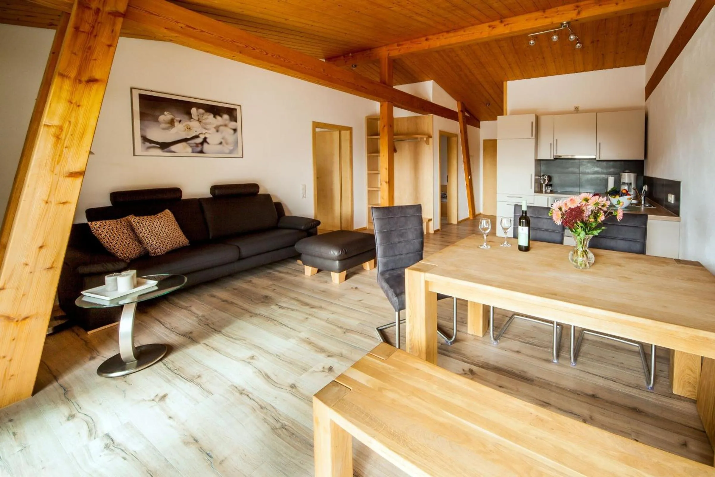 Two-Bedroom Deluxe Apartment with Balcony in Ferienwohnung Aichem