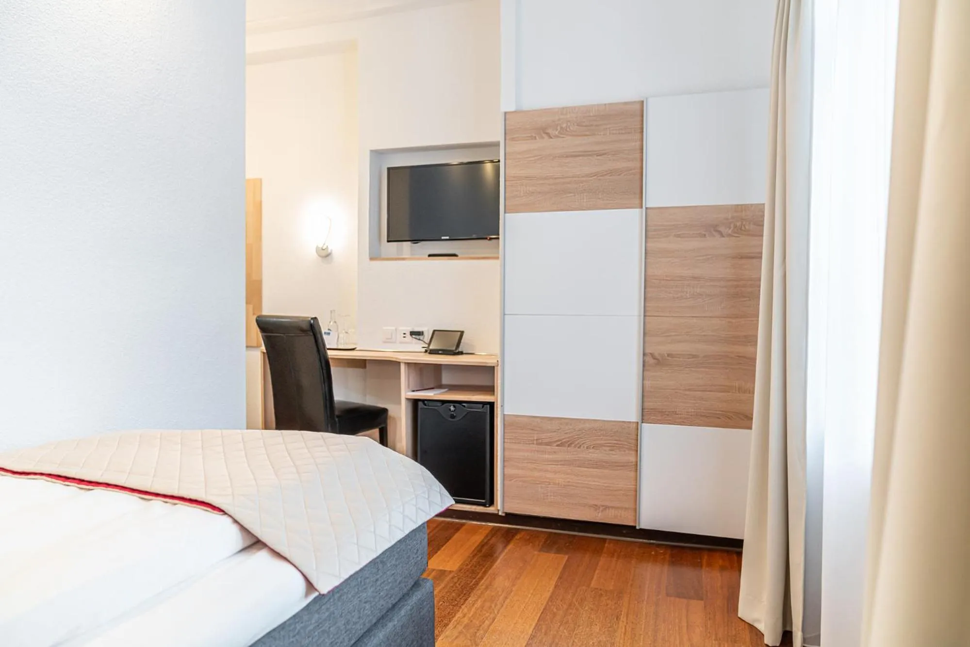 Photo of the whole room, Bed in Hotel Europe