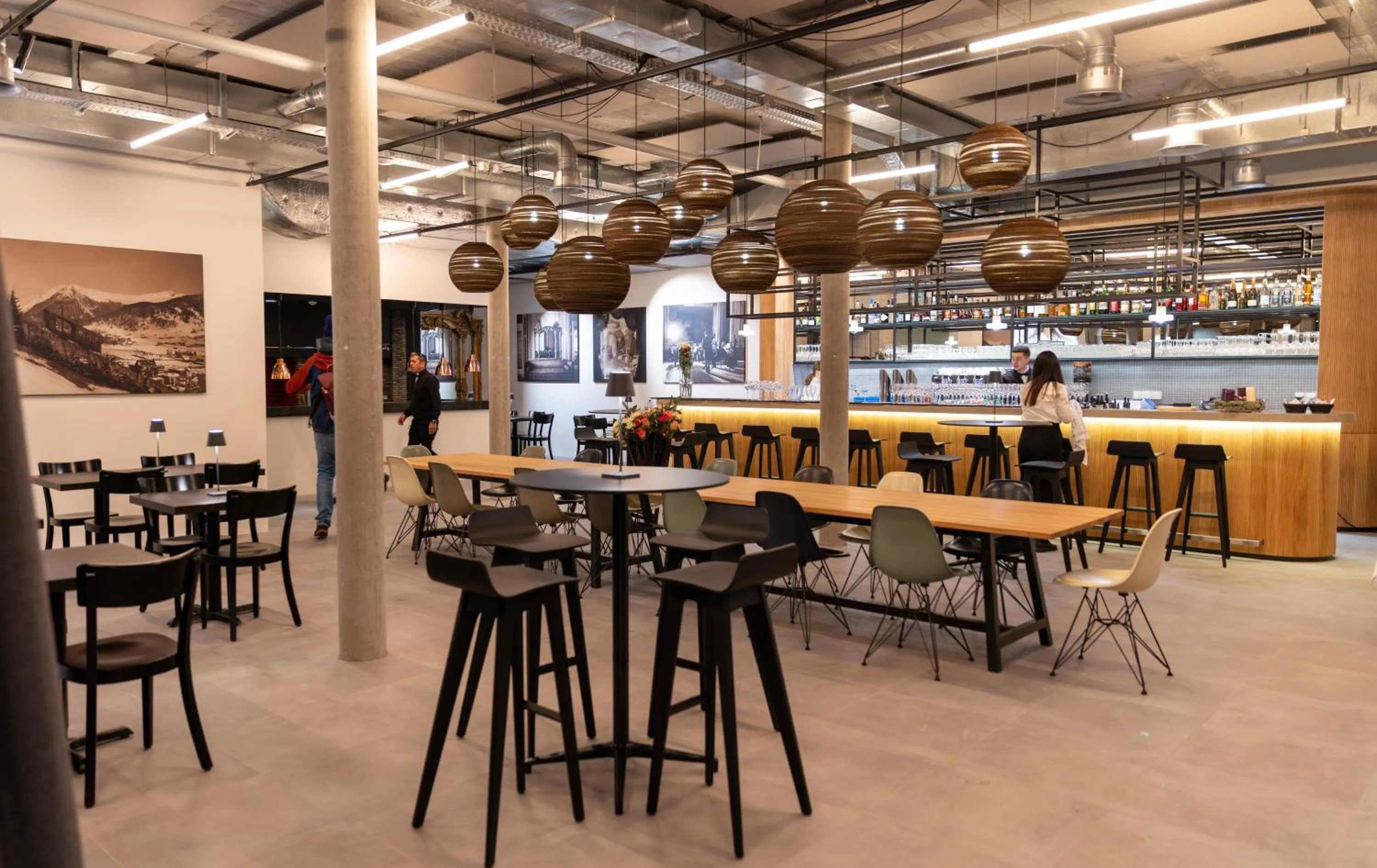 Restaurant/places to eat in Hotel Europe