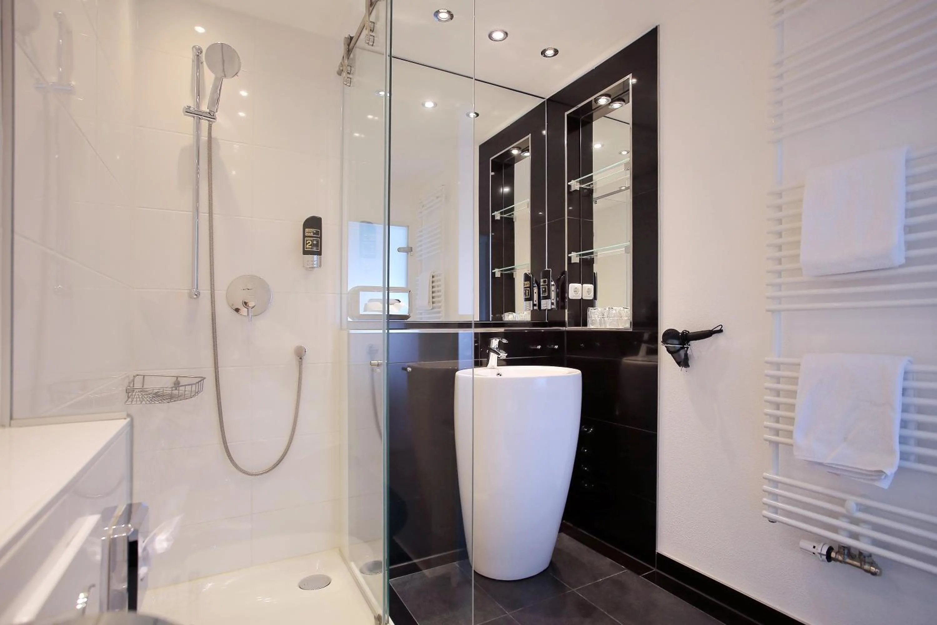 Bathroom in Hardi's Hotel