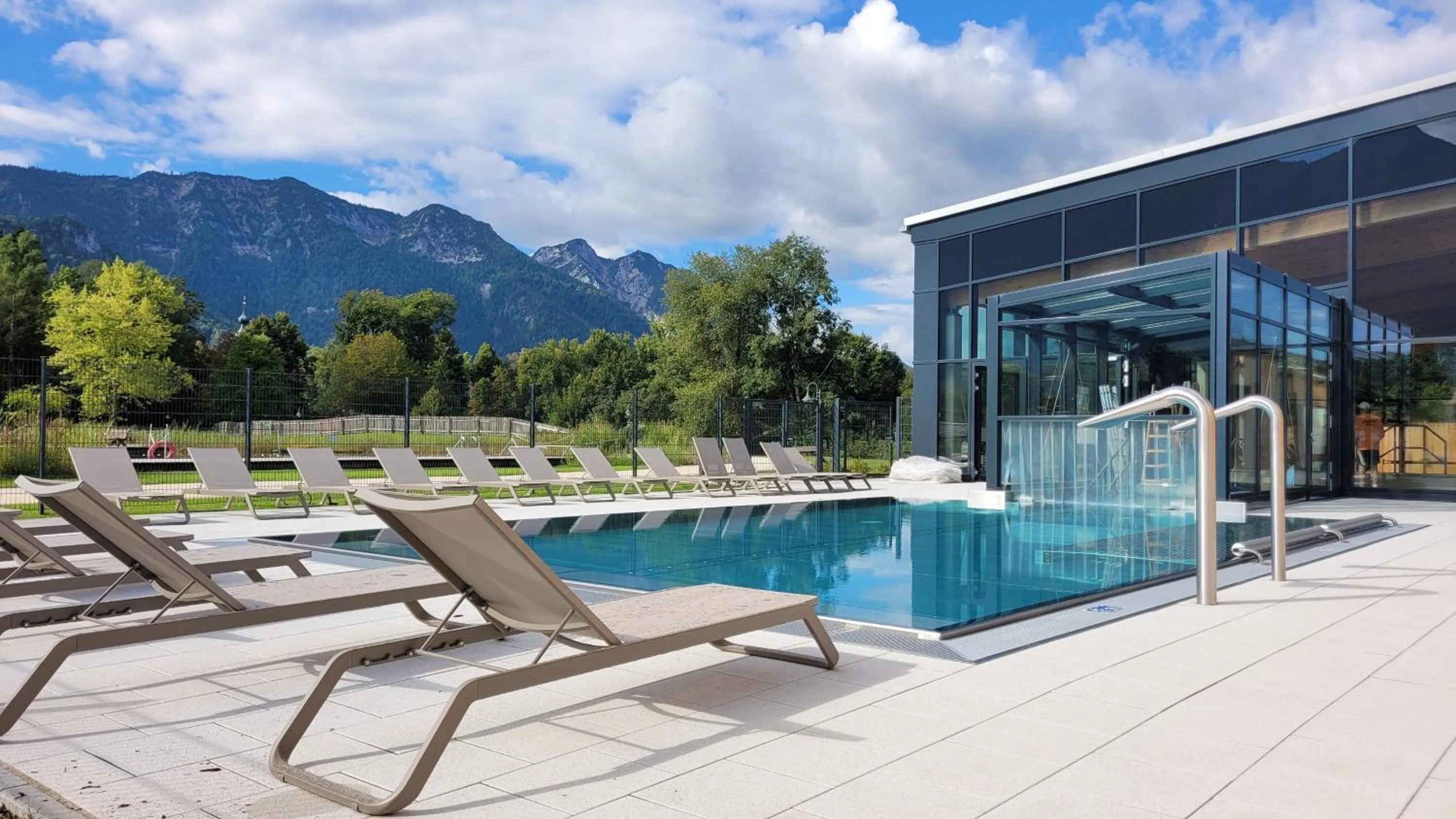 Swimming pool in Hardi's Hotel