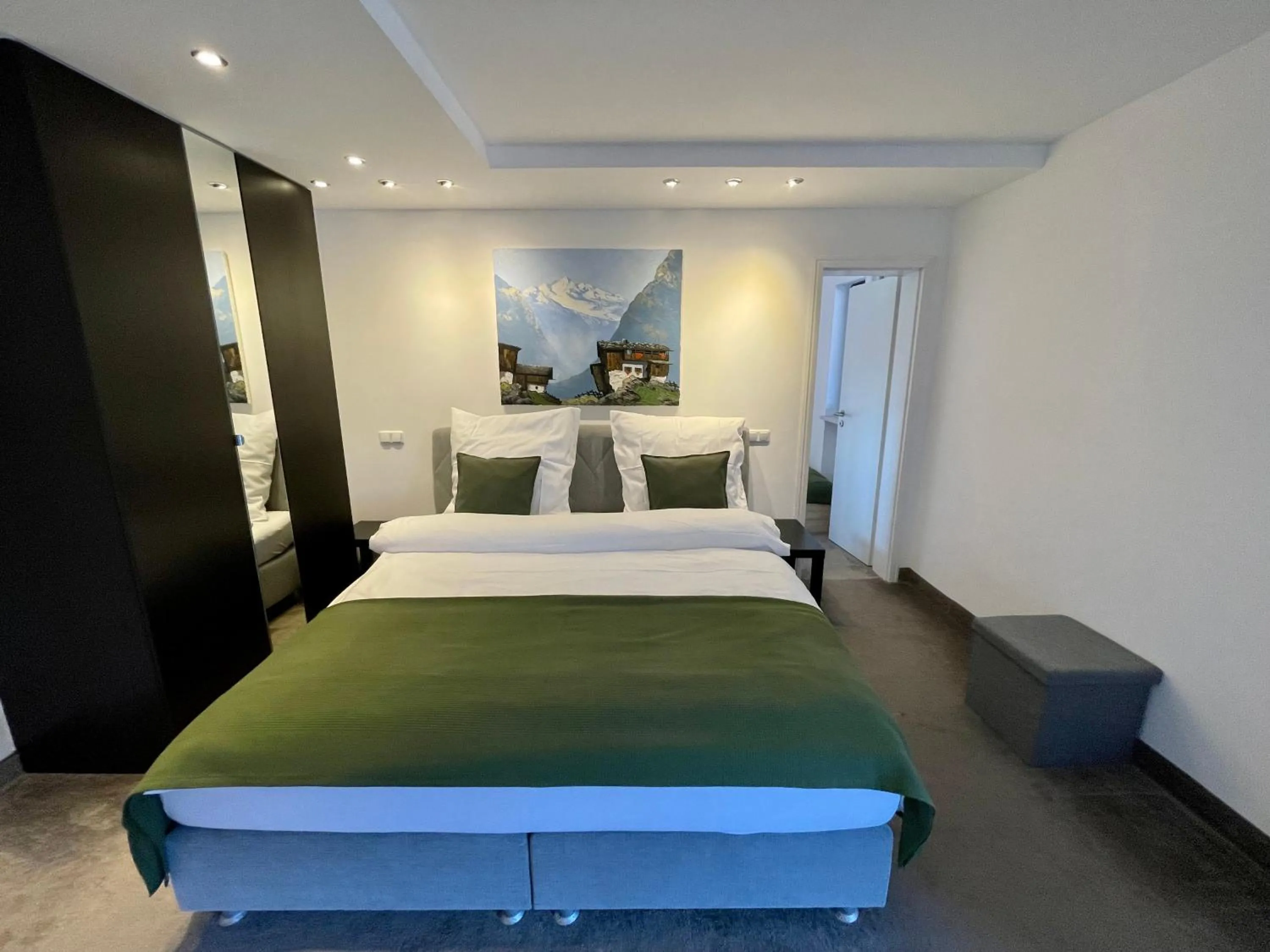 Family, Bed in Hardi's Hotel