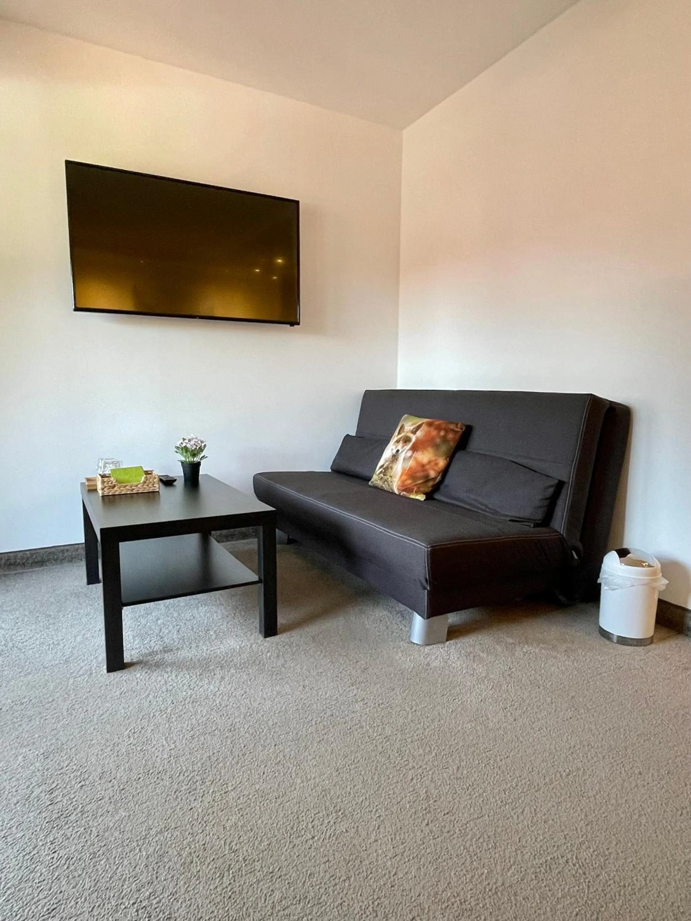 Photo of the whole room in Hardi's Hotel