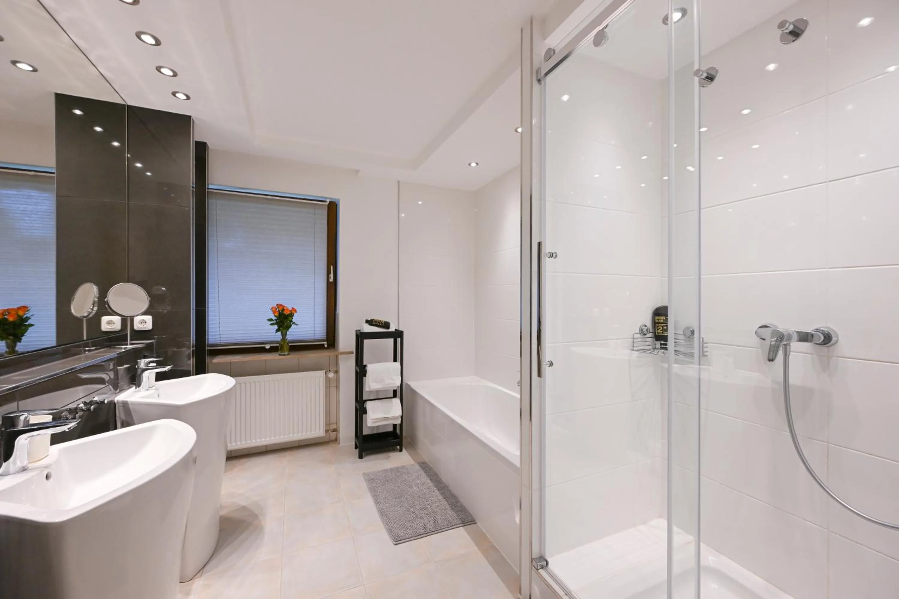 Bathroom in Hardi's Hotel