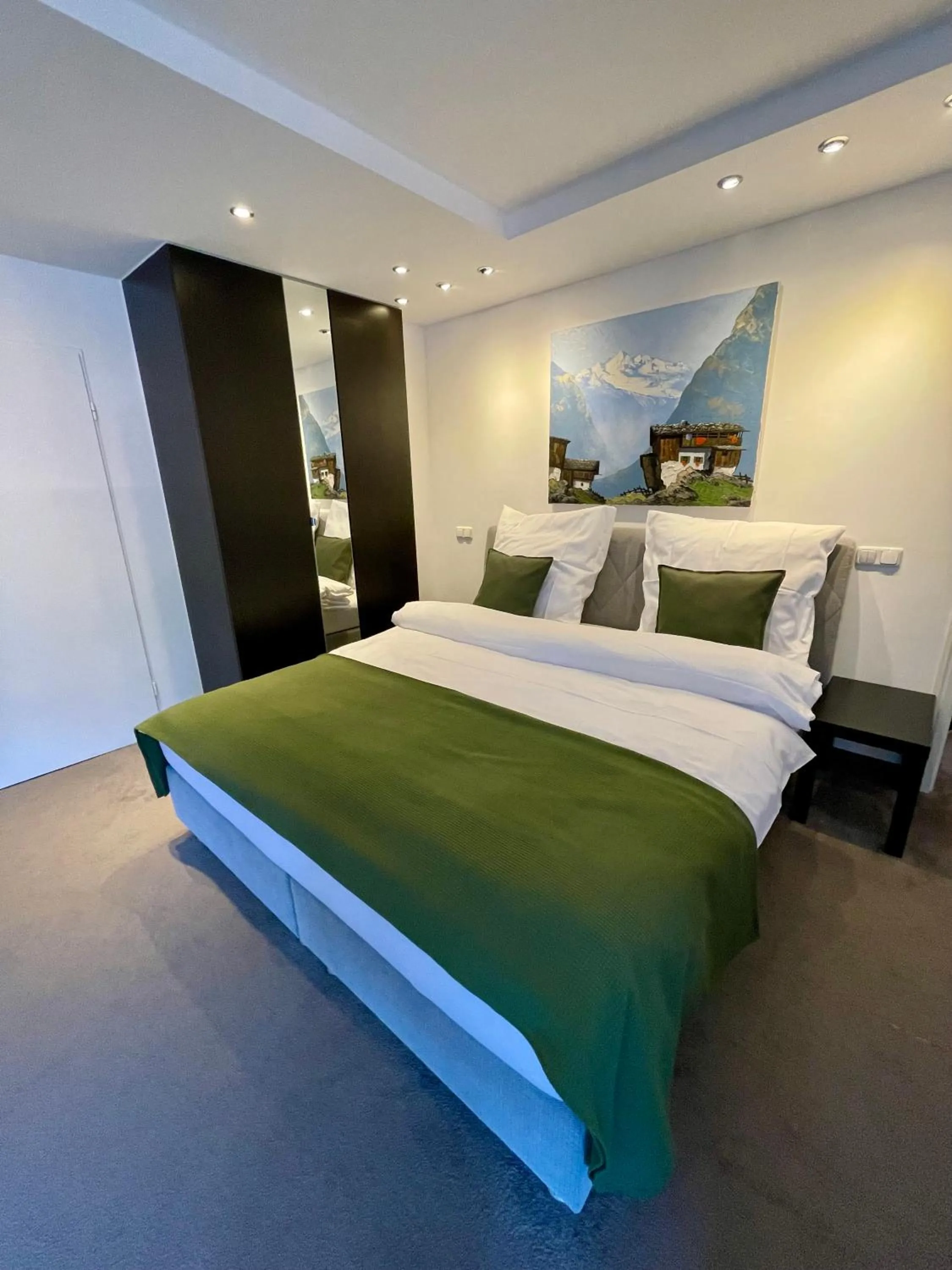 Family, Bed in Hardi's Hotel