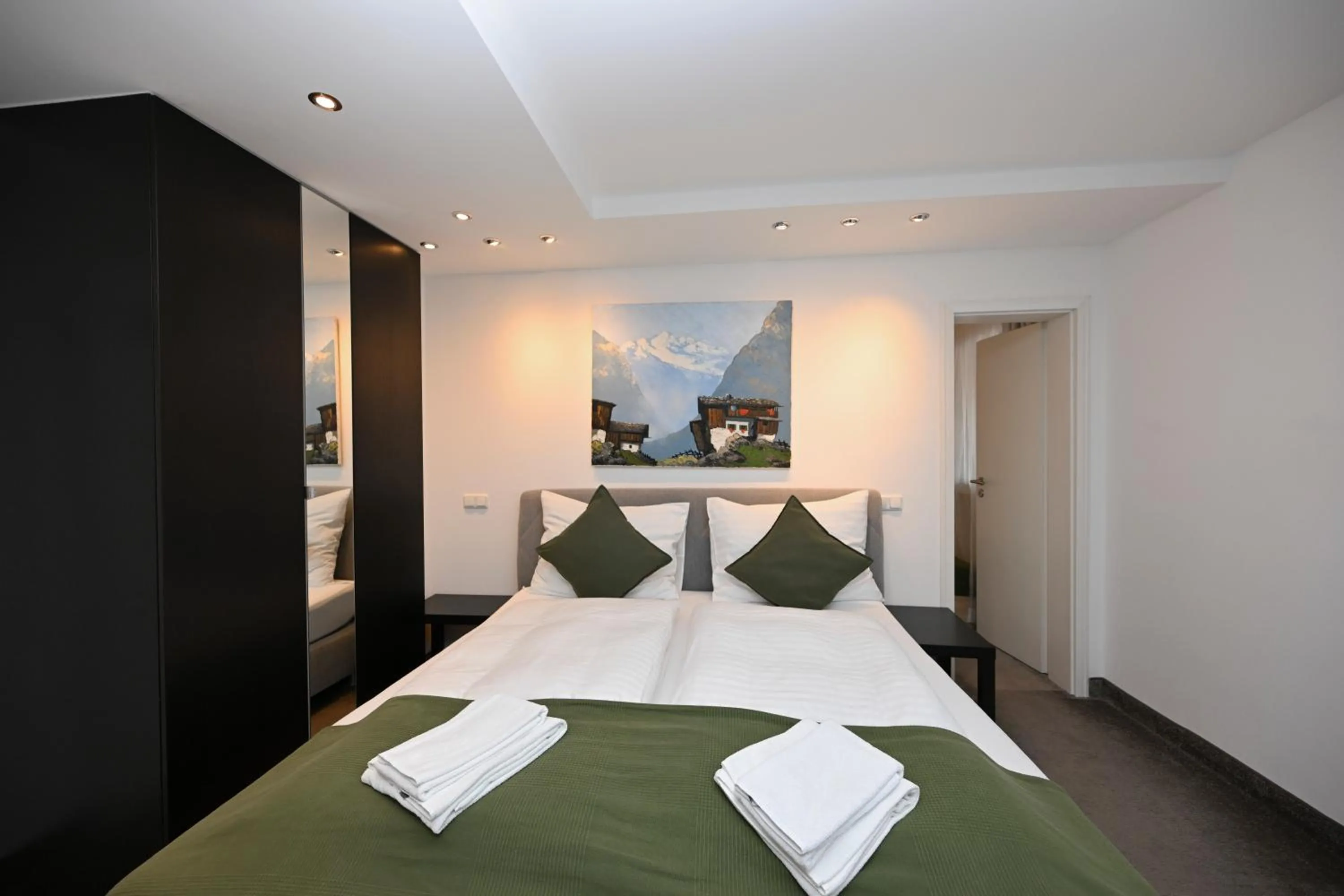 Photo of the whole room, Bed in Hardi's Hotel