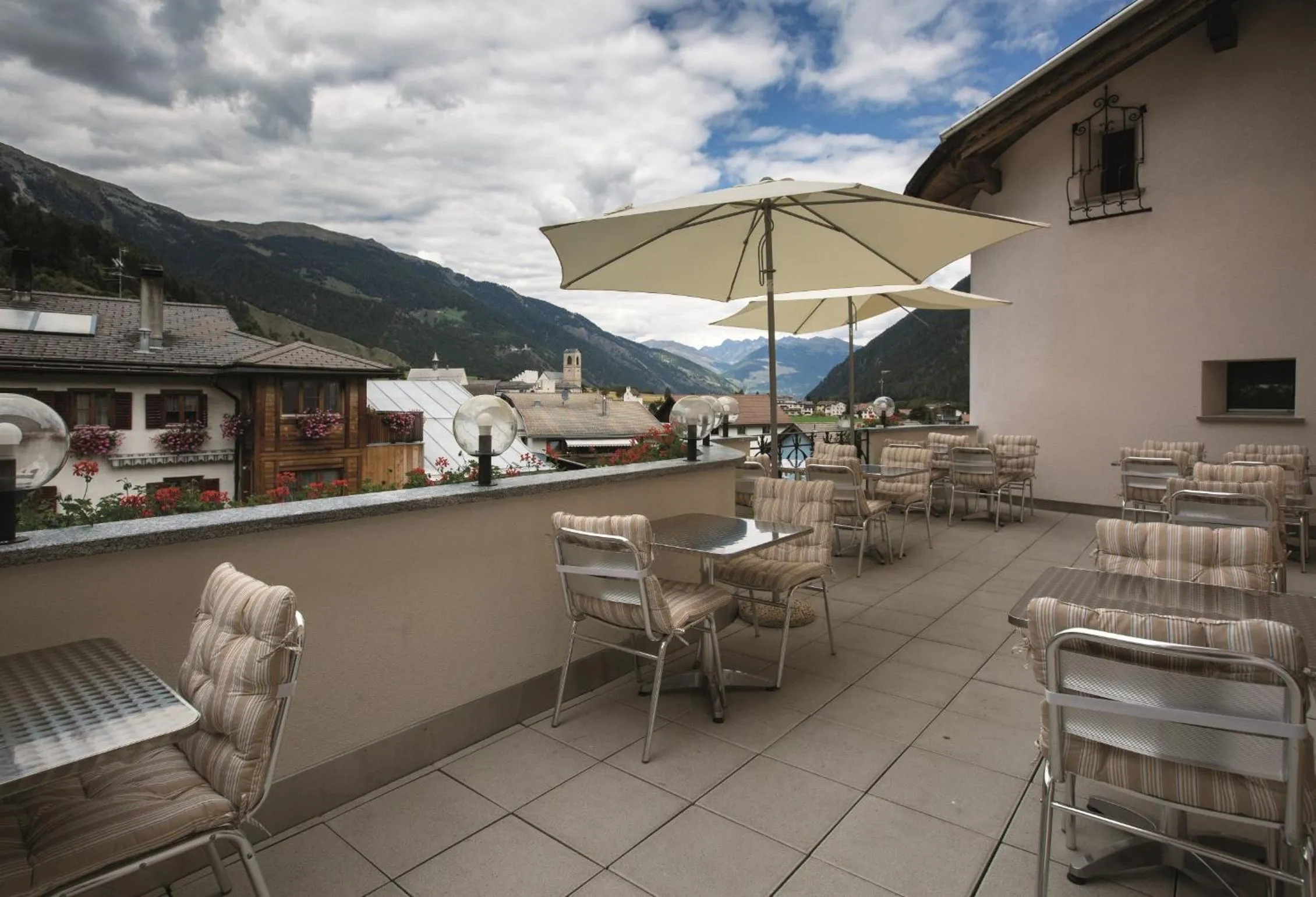 Restaurant/places to eat in Hotel Helvetia