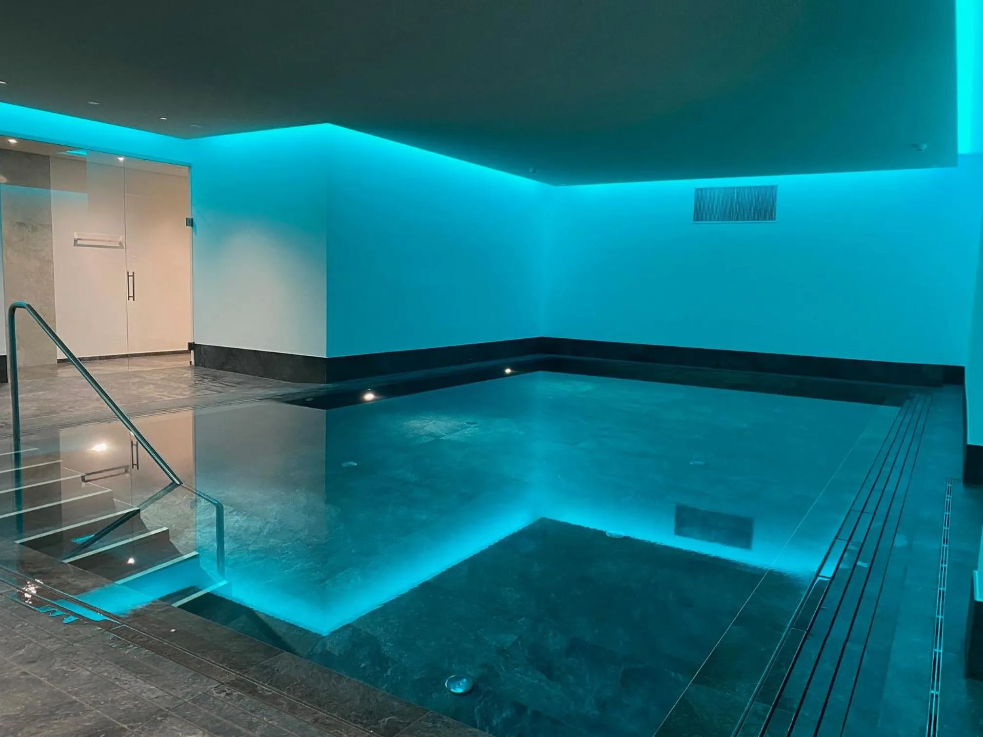 Swimming pool in Hotel Helvetia