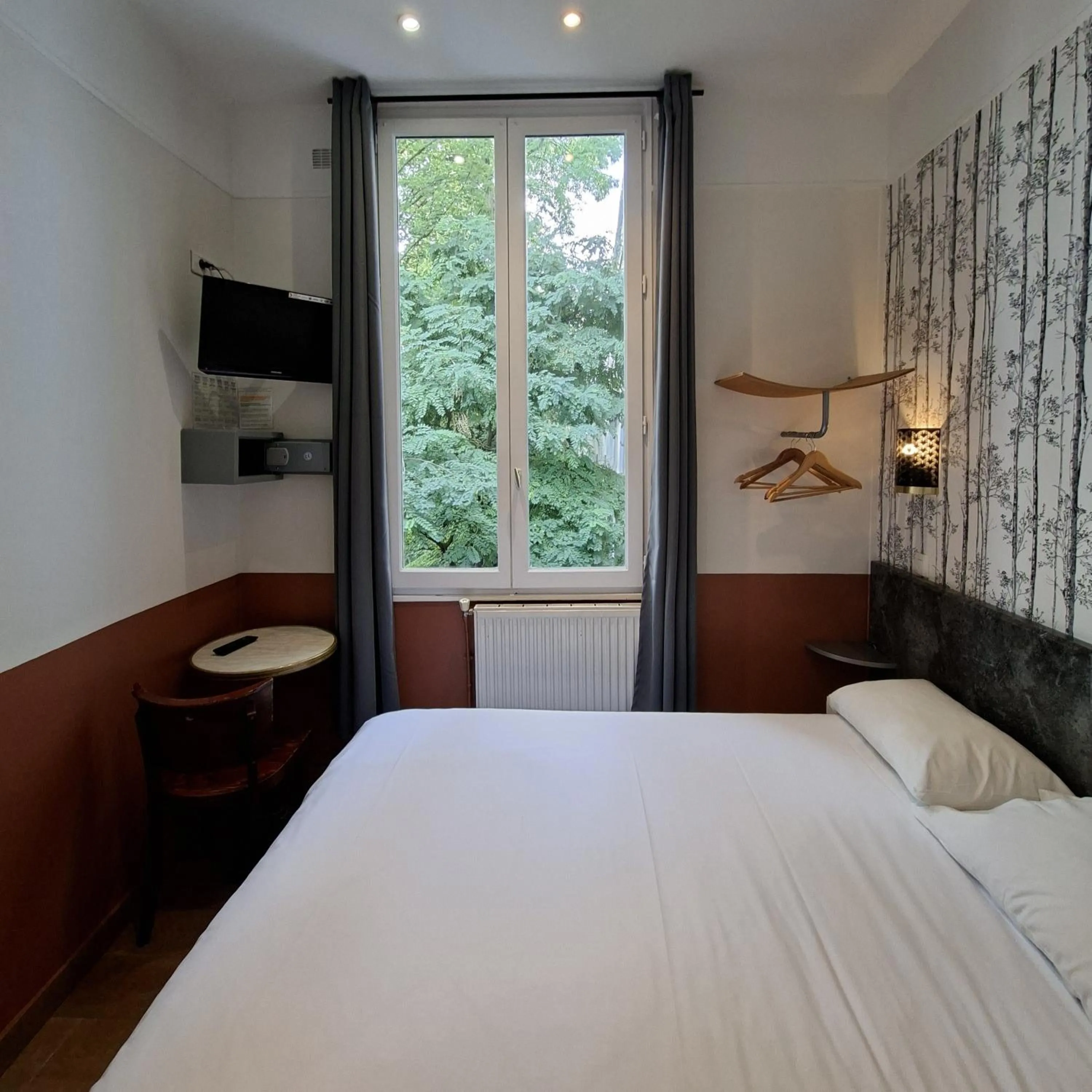 Photo of the whole room, Bed in Caulaincourt Montmartre by Hiphophostels