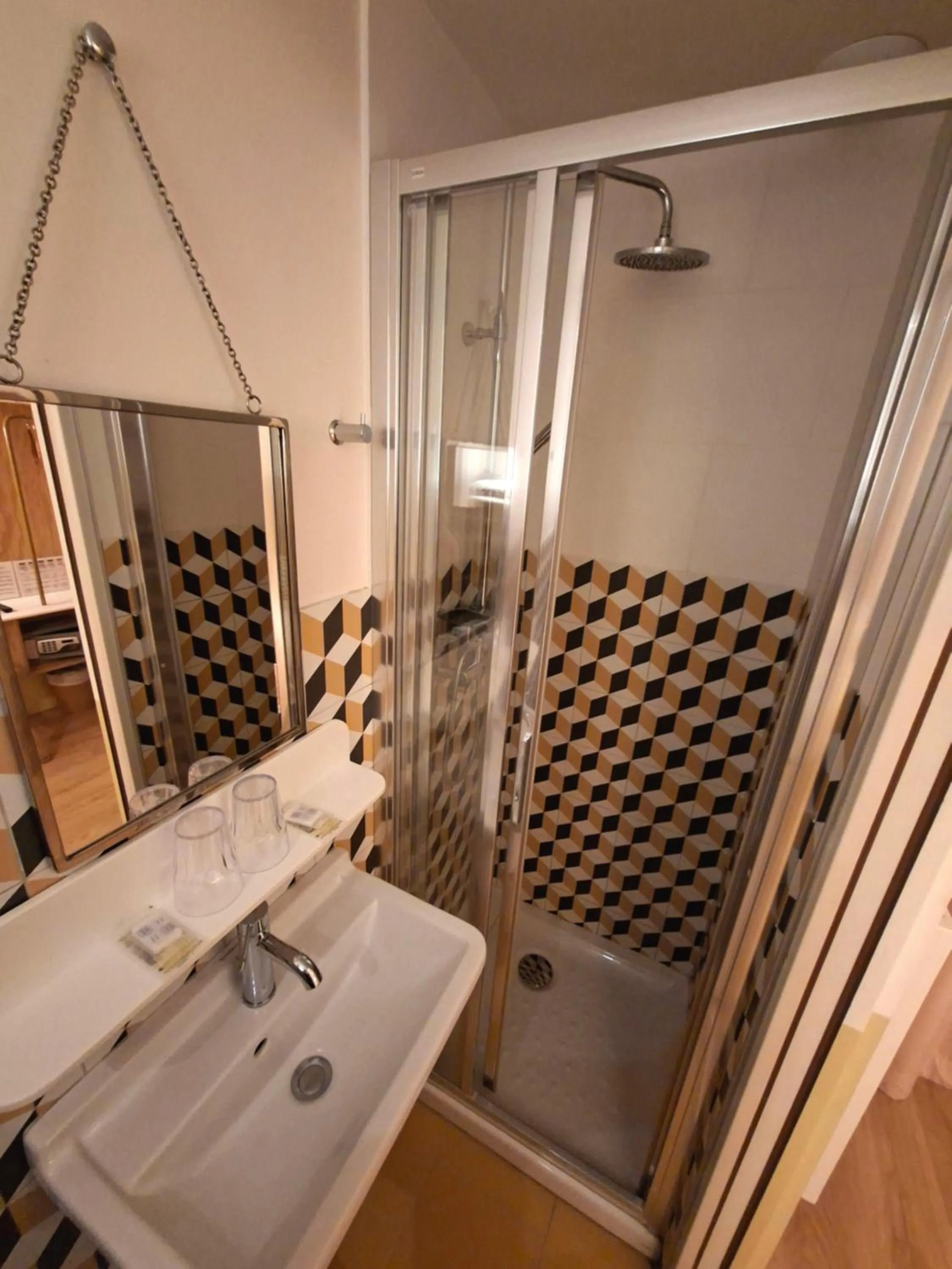 Bathroom in Caulaincourt Montmartre by Hiphophostels