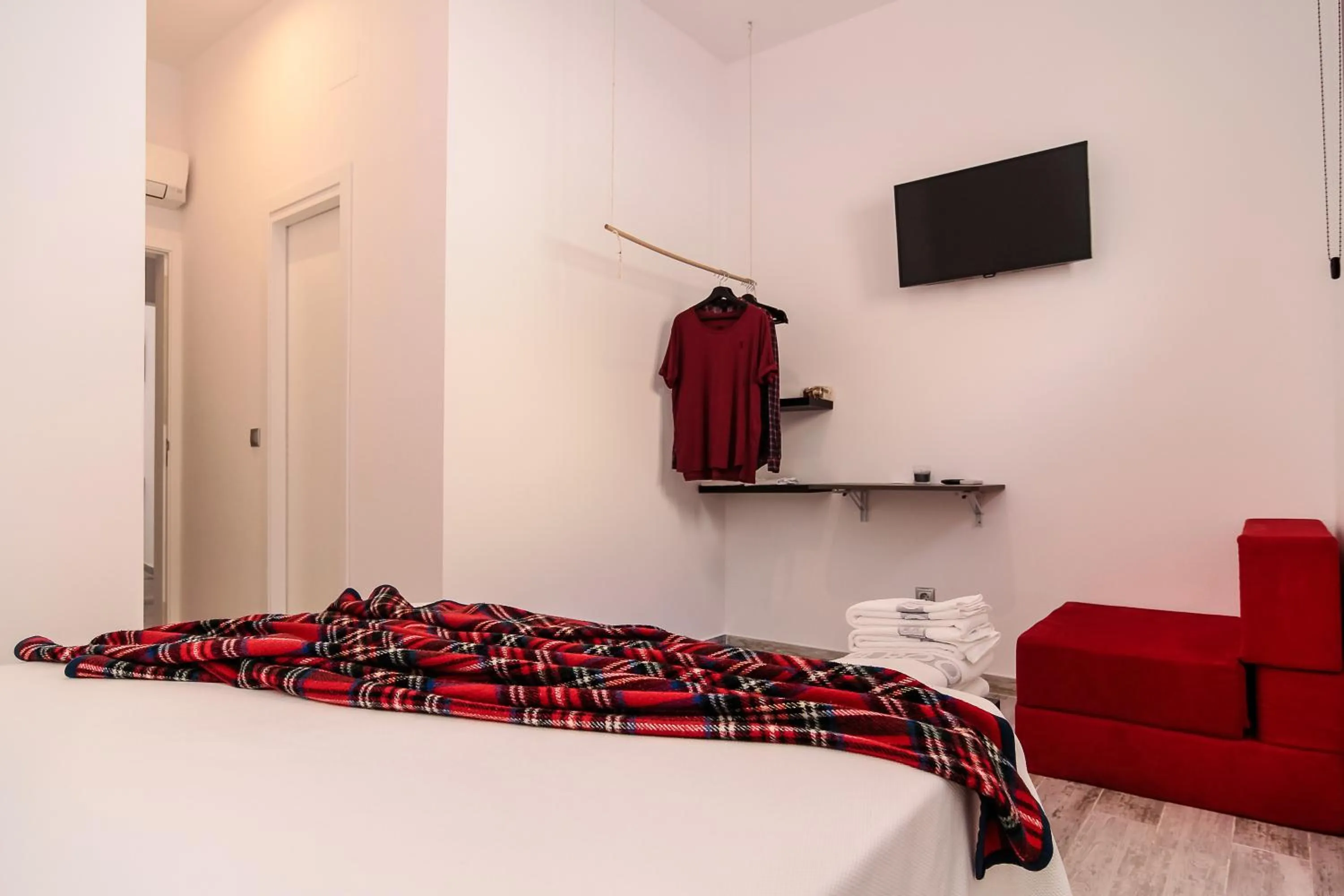 Bedroom, Bed in The 8 Rooms House