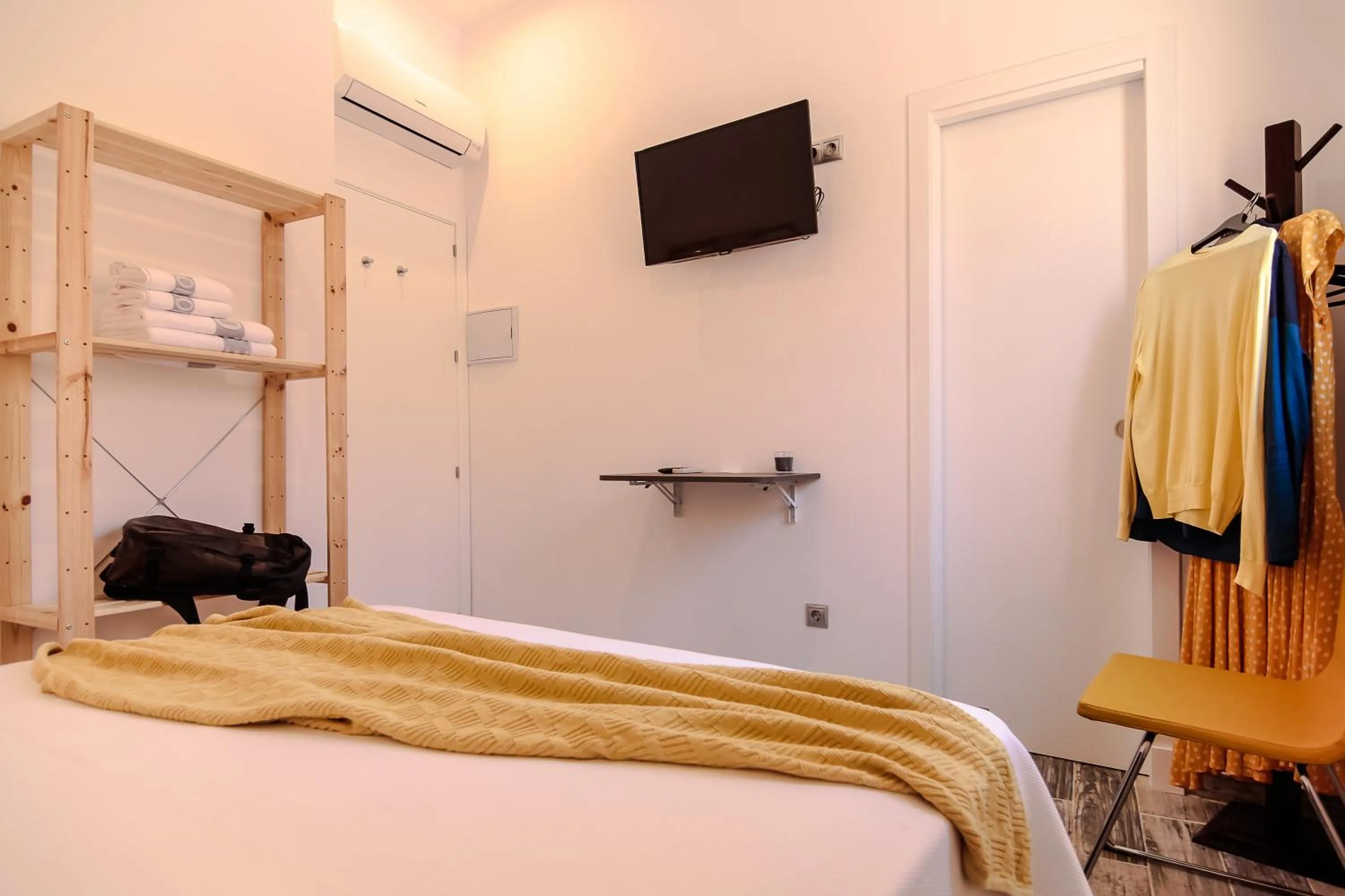 Bedroom, Bed in The 8 Rooms House