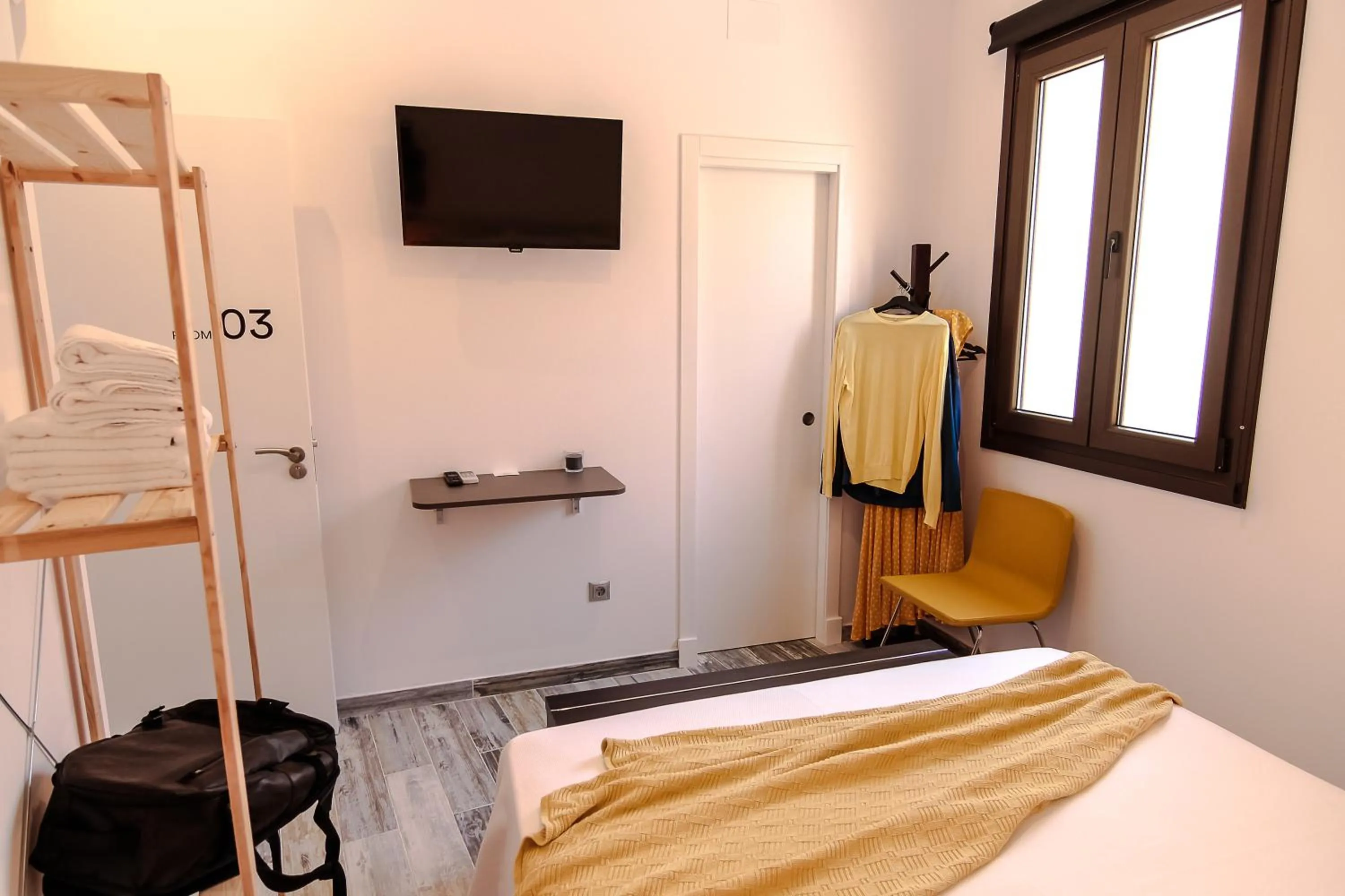 Bedroom, Bed in The 8 Rooms House