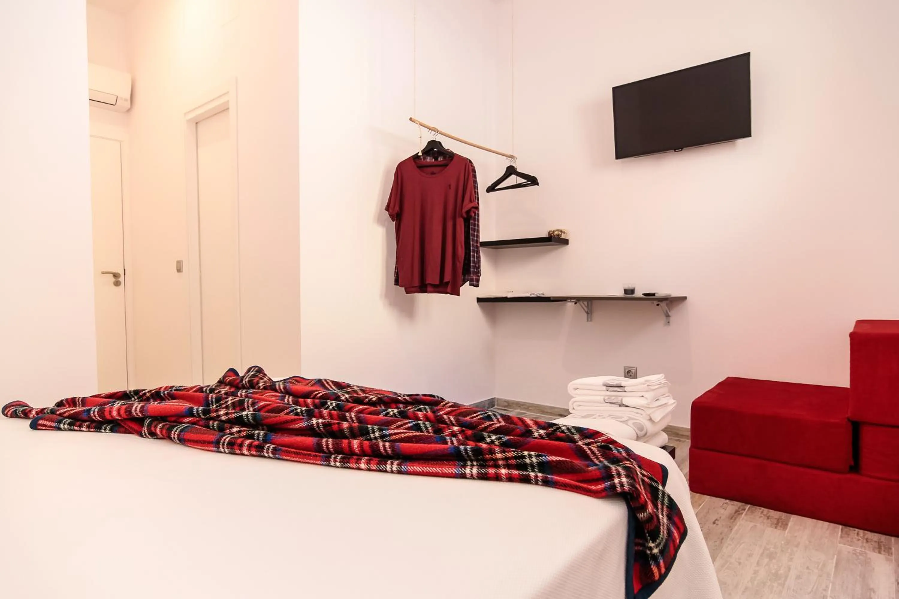 Bedroom, Bed in The 8 Rooms House