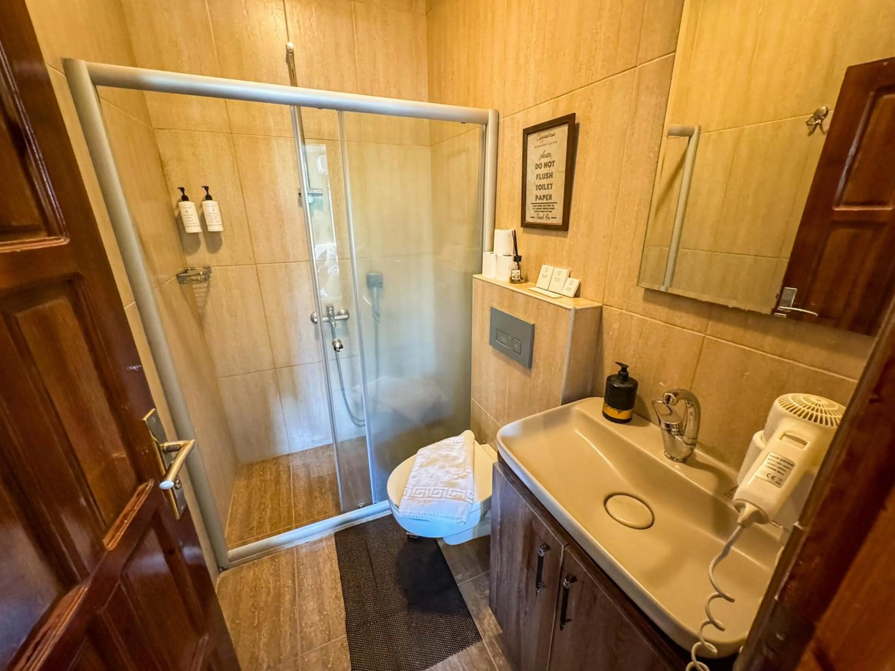 Nomads Cave Hotel & Rooftop