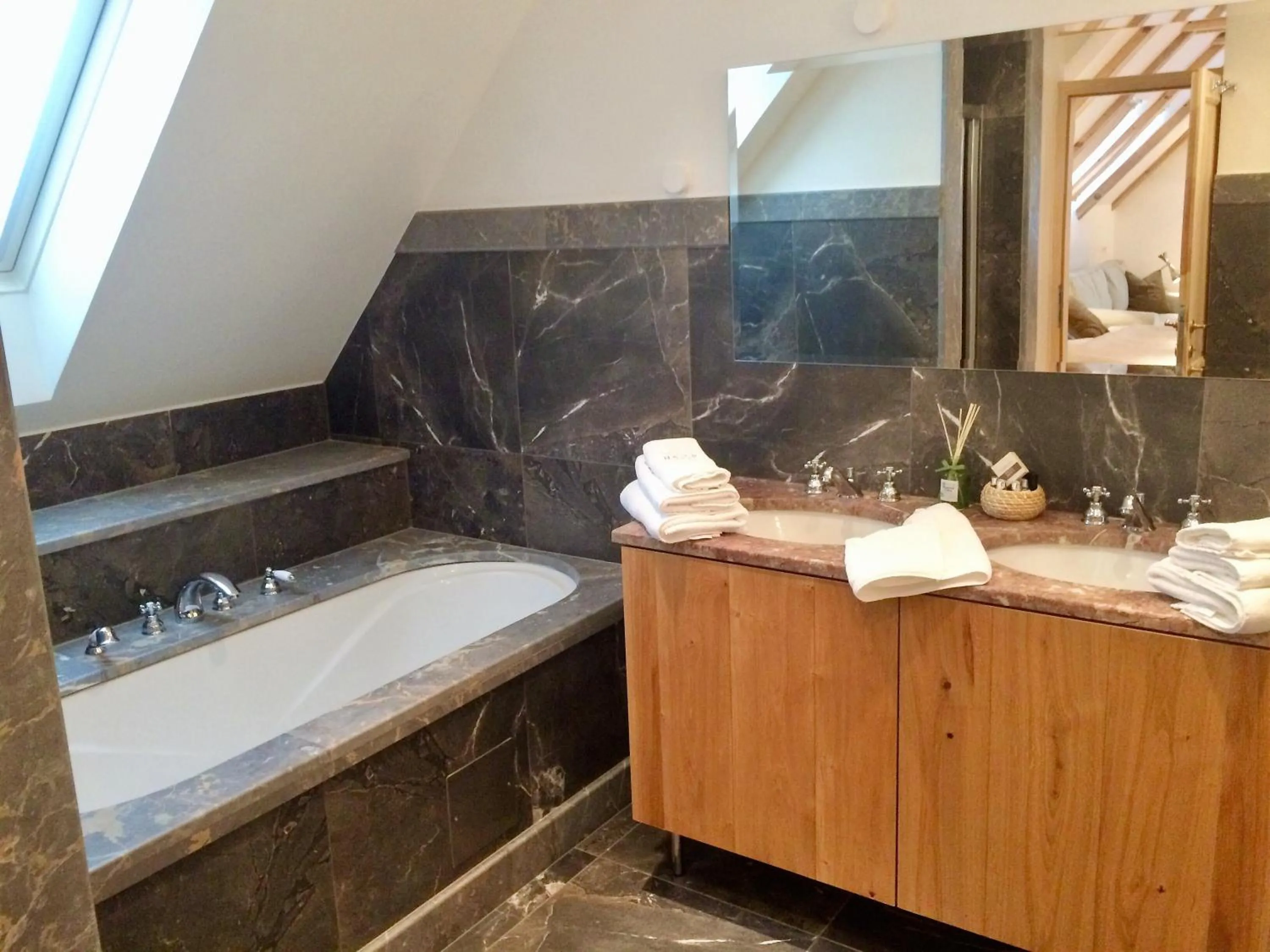 Bathroom in Lesar Hotel Angel - Member of Hip Hotels