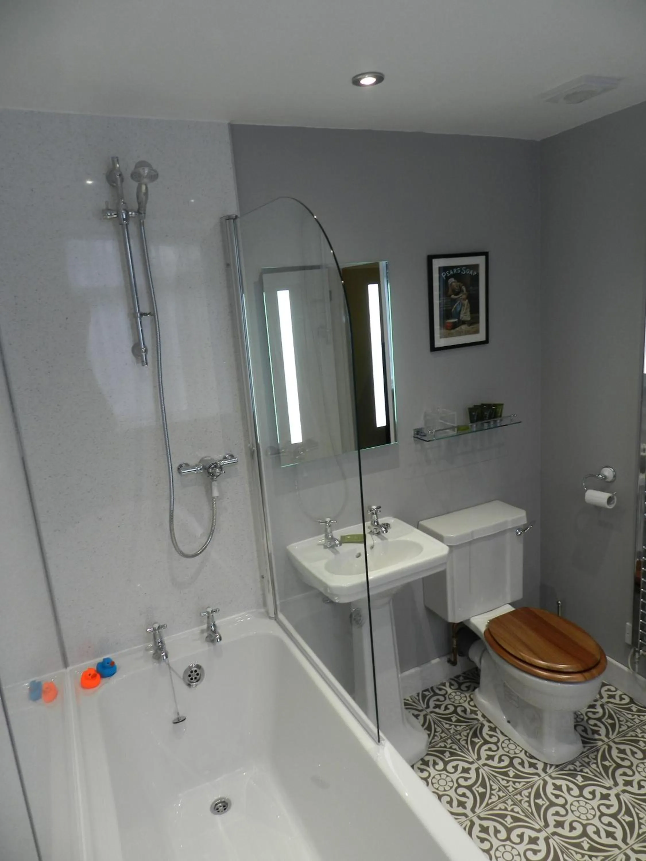 Bathroom in White Swan Inn