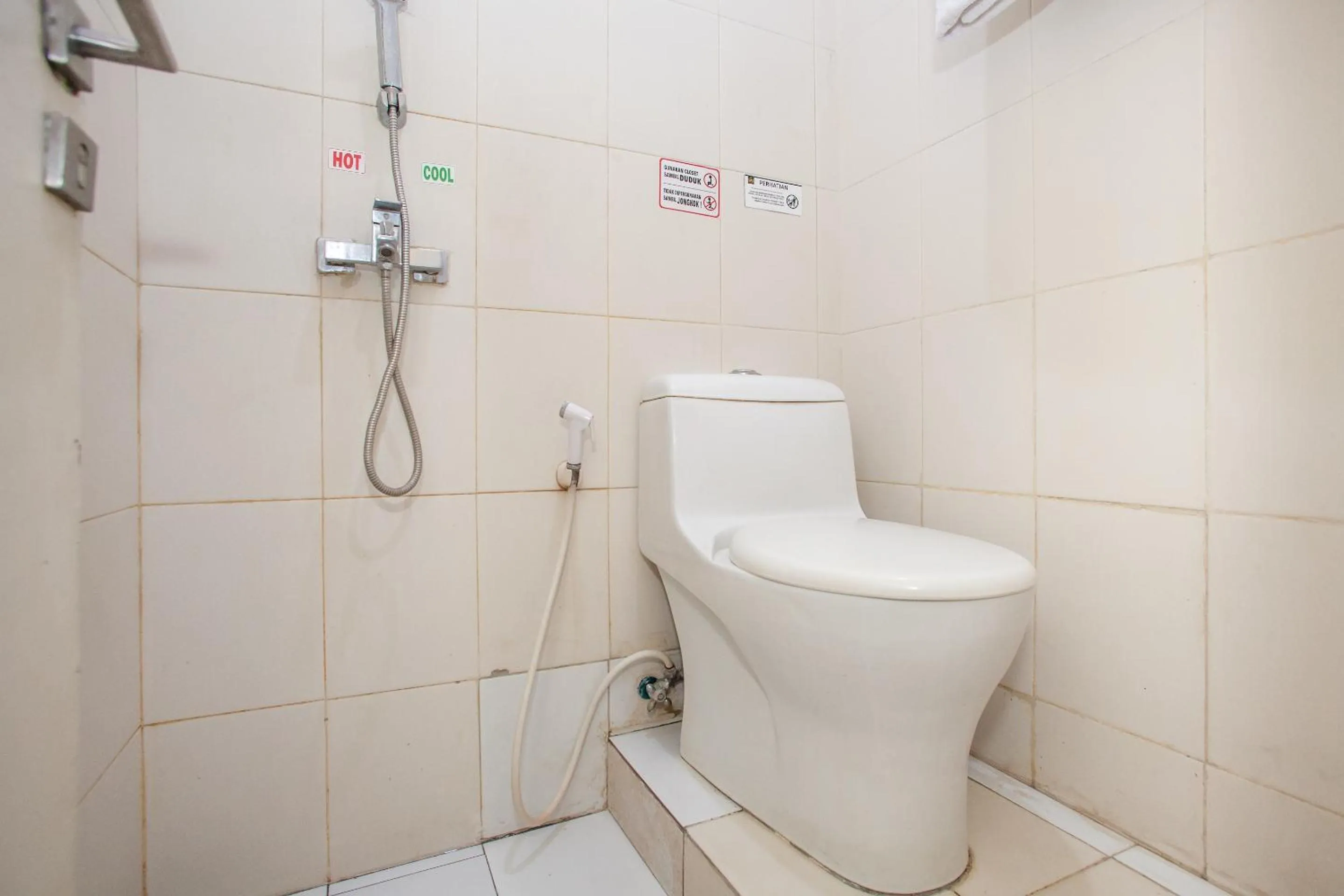 Bathroom in Capital O 887 Green Hill Hotel And Convention Center