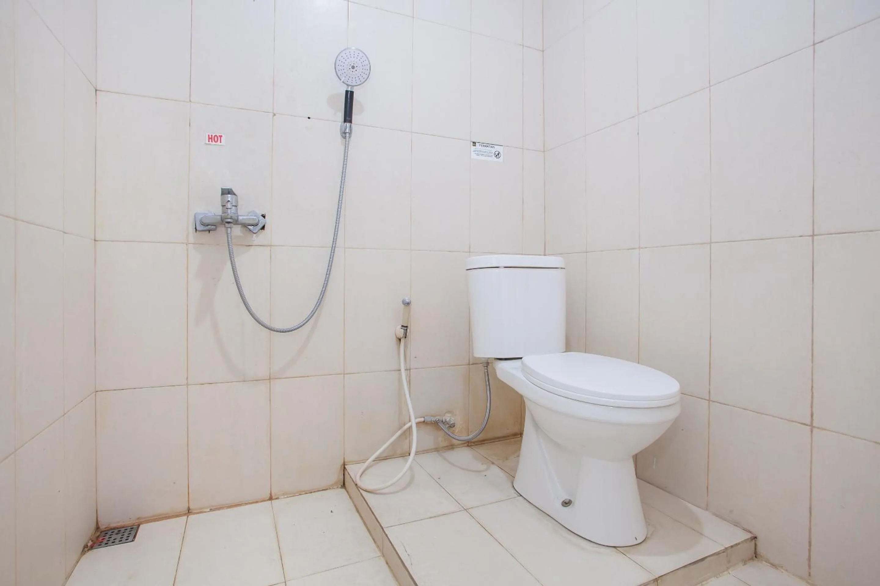 Bathroom in Capital O 887 Green Hill Hotel And Convention Center