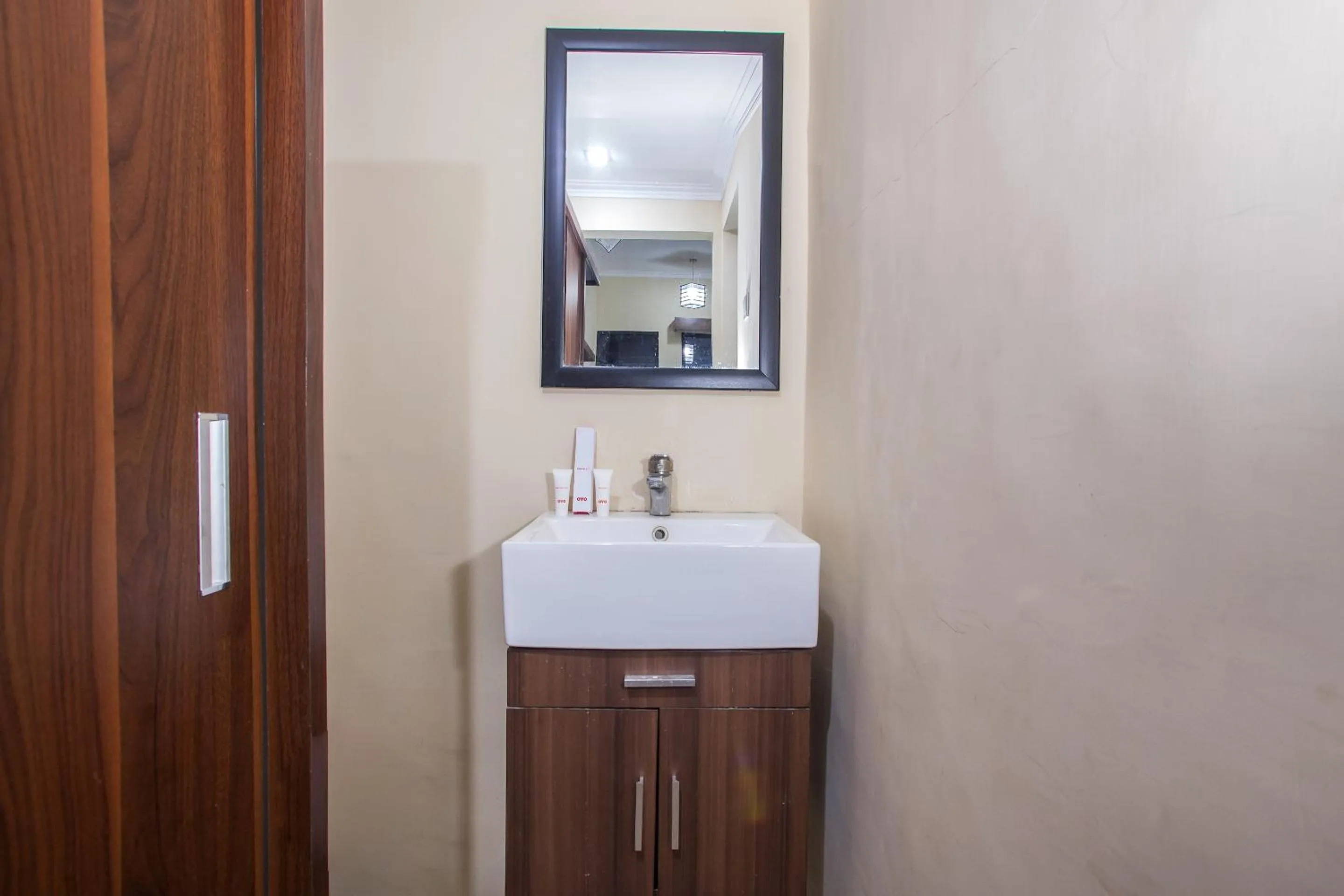 Bathroom in Capital O 887 Green Hill Hotel And Convention Center