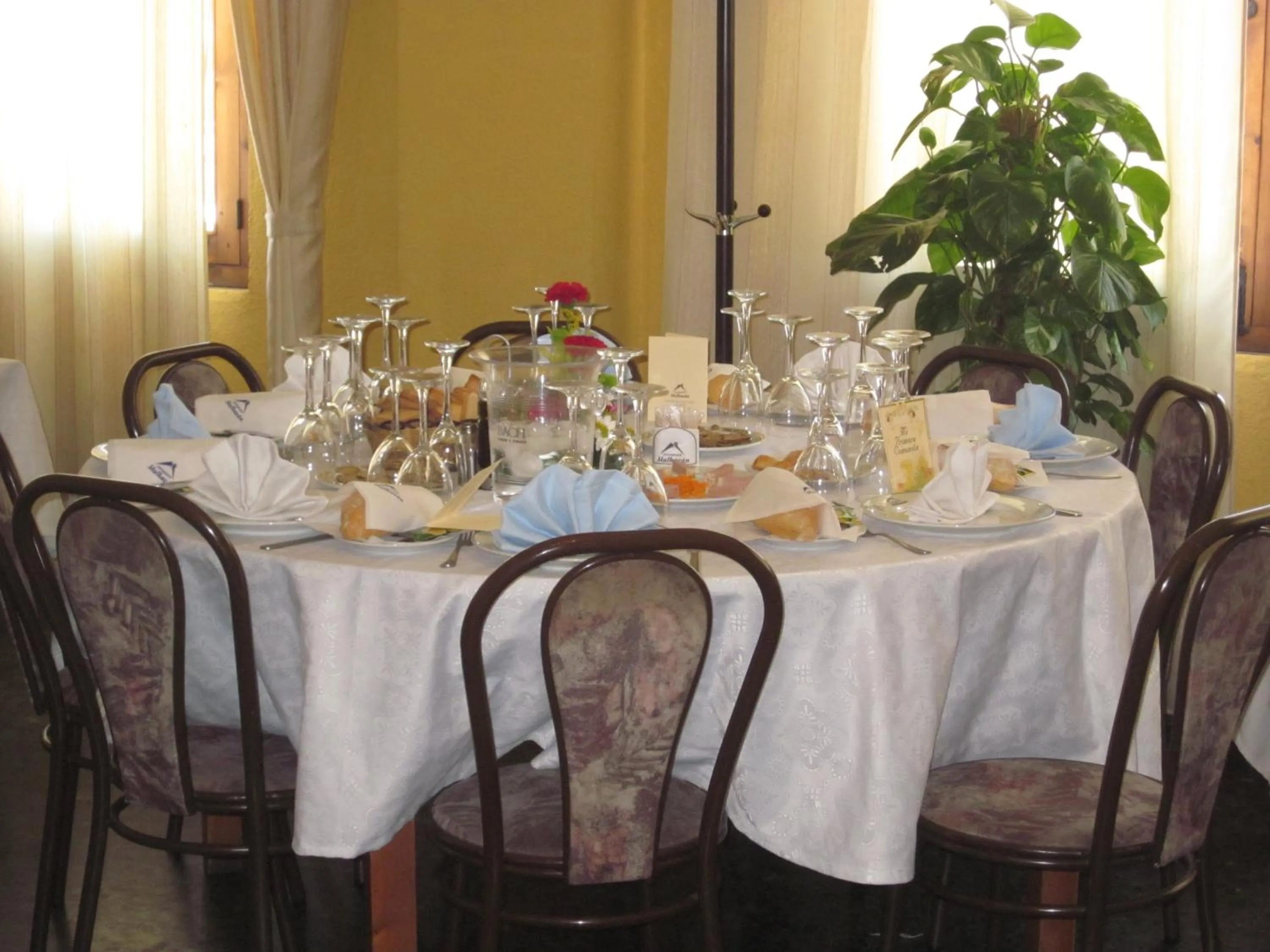 Restaurant/places to eat in Hotel Mulhacen