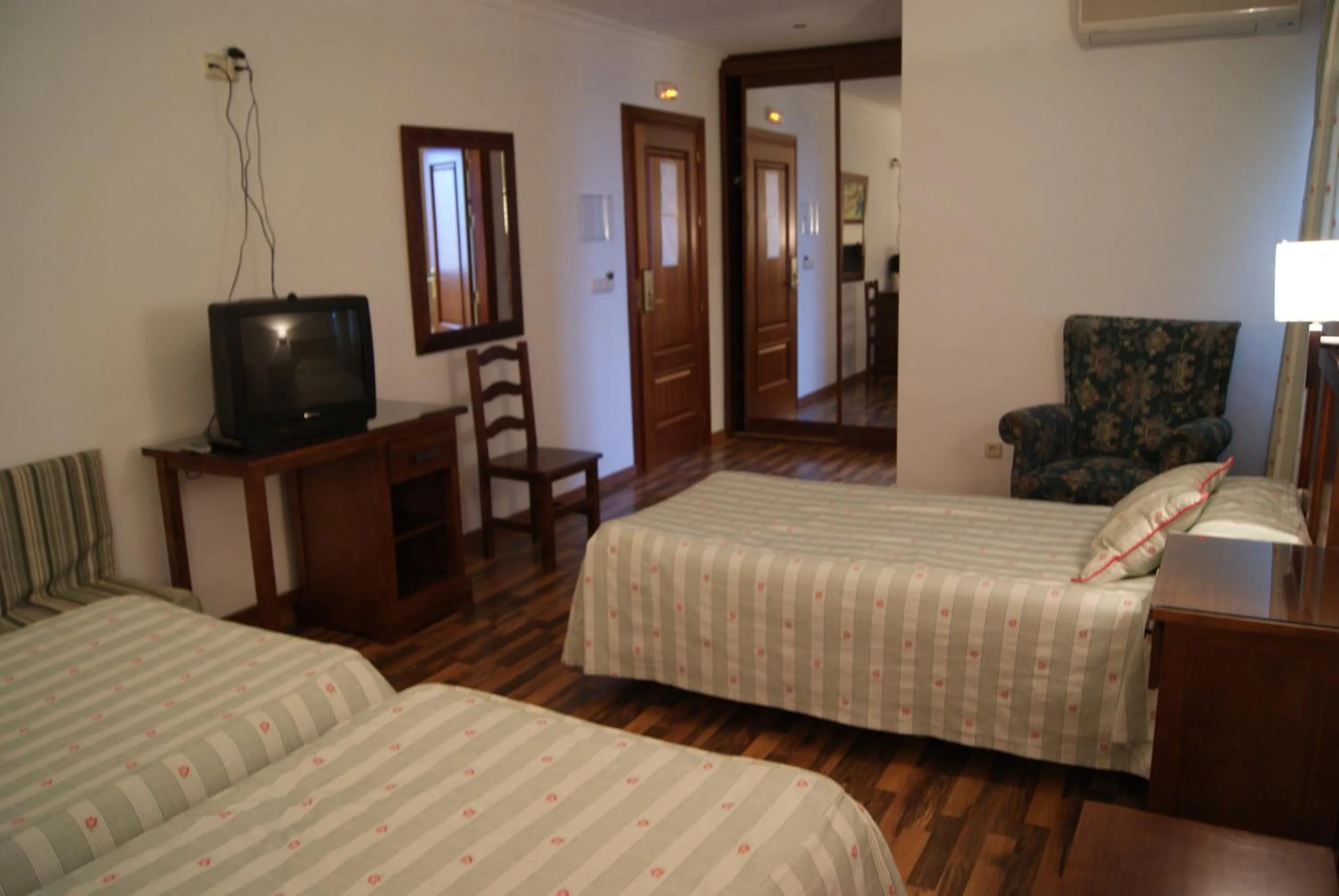 Bedroom, Bed in Hotel Mulhacen