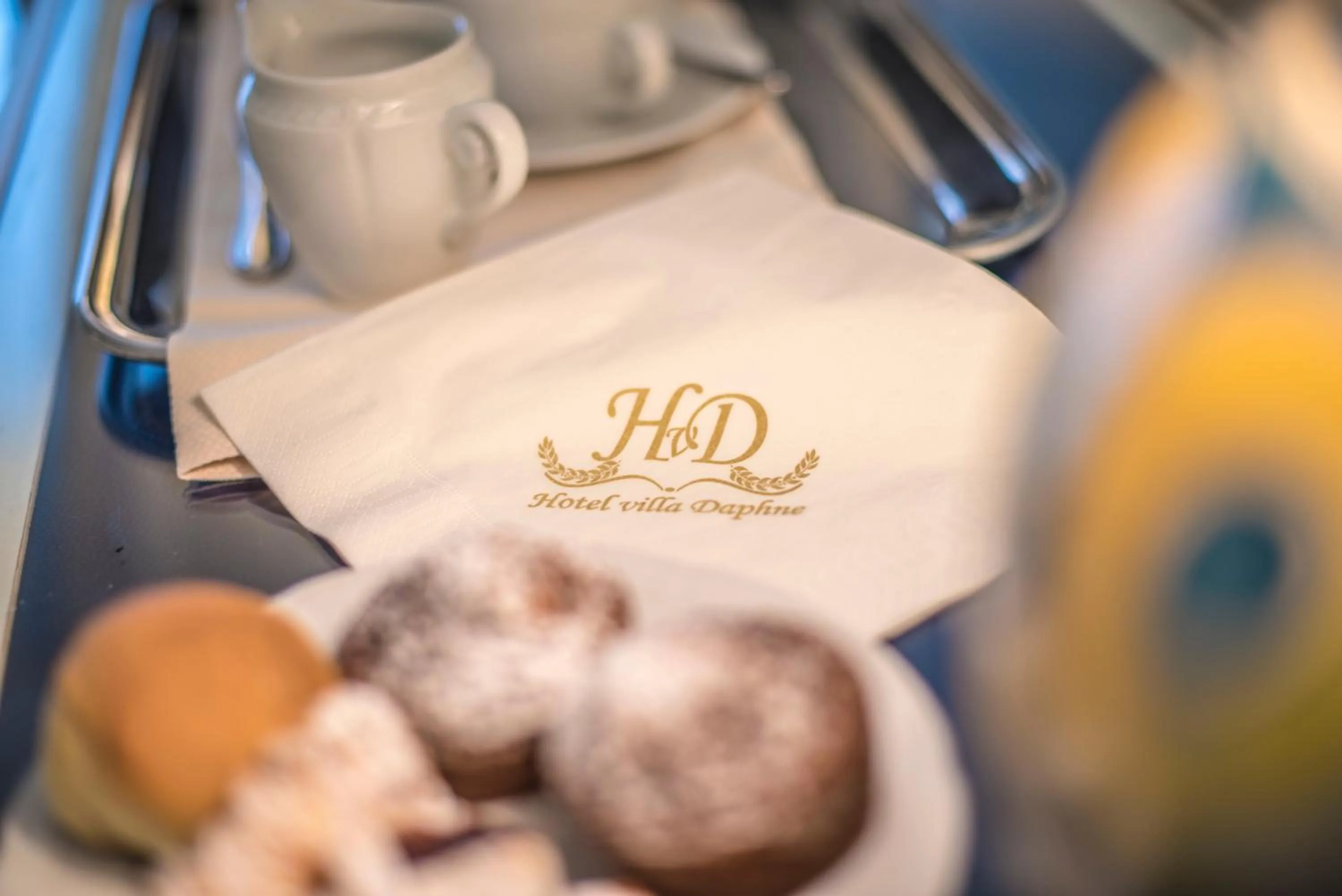 Restaurant/places to eat in Villa Daphne