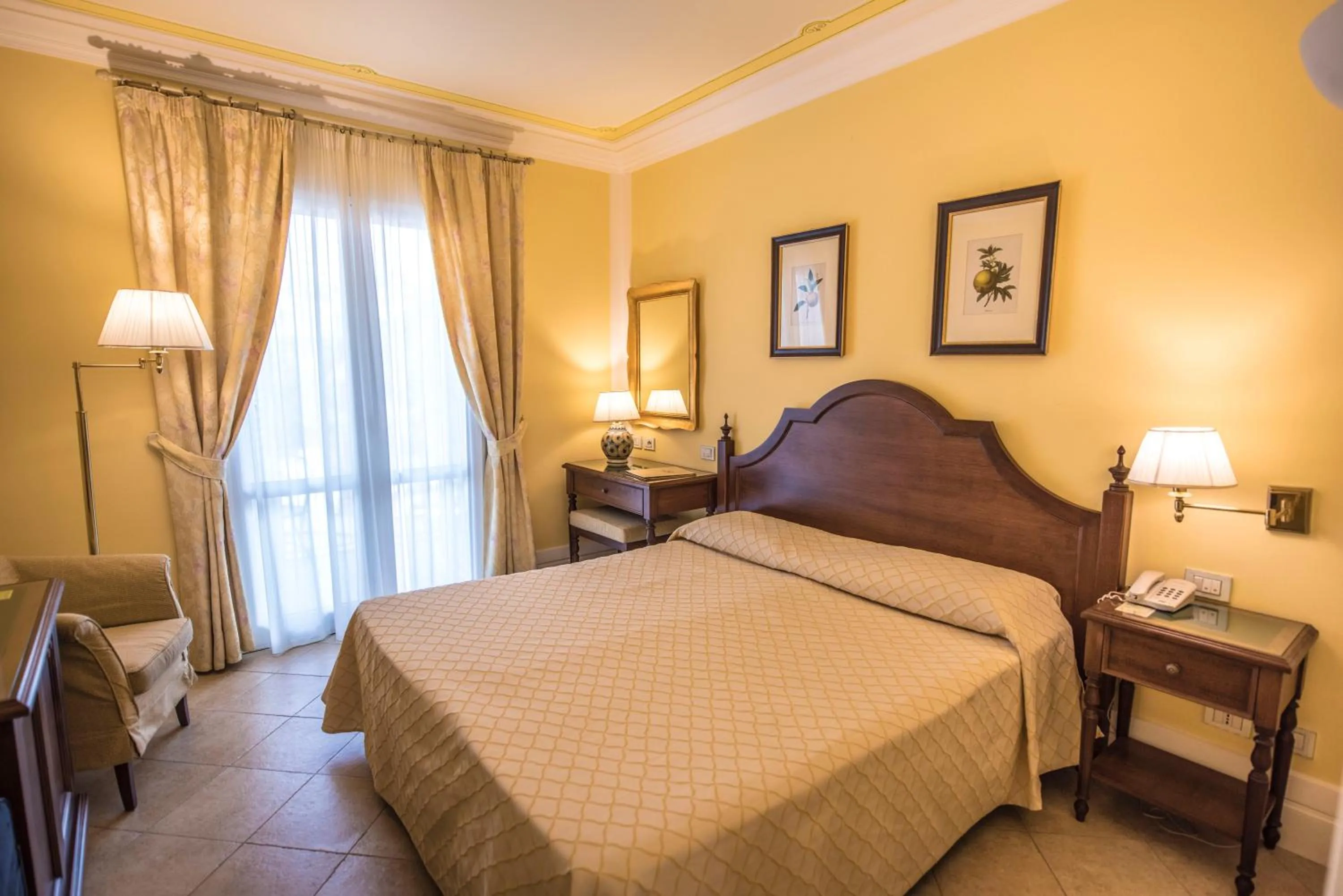 Photo of the whole room in Villa Daphne