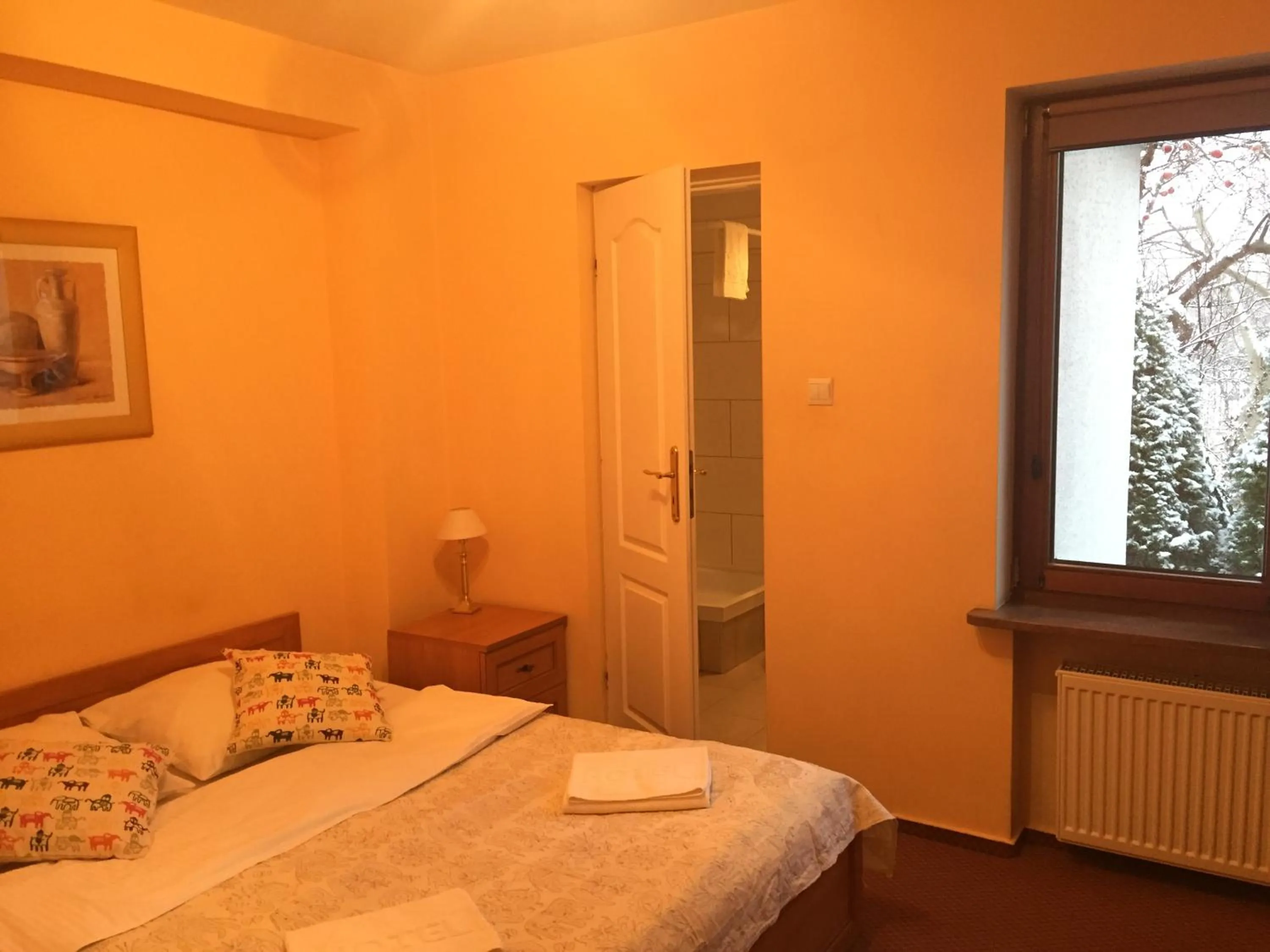 Photo of the whole room, Bed in Panorama BH