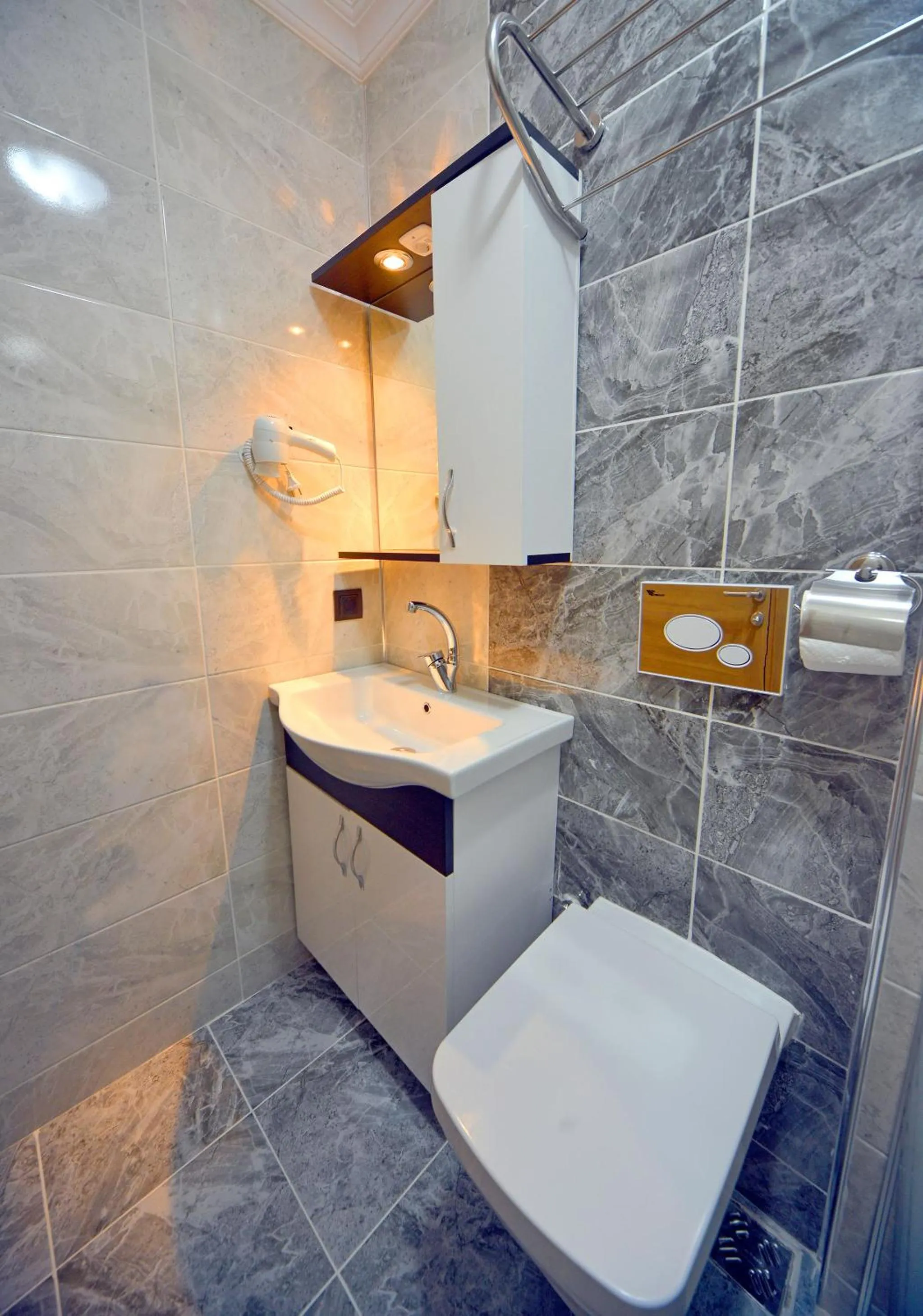 Shower in Asil Apart Hotel