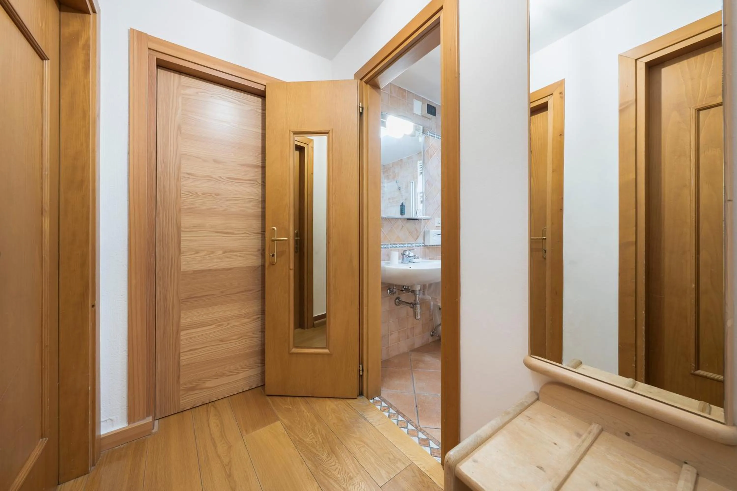 Photo of the whole room in Hotel Montana