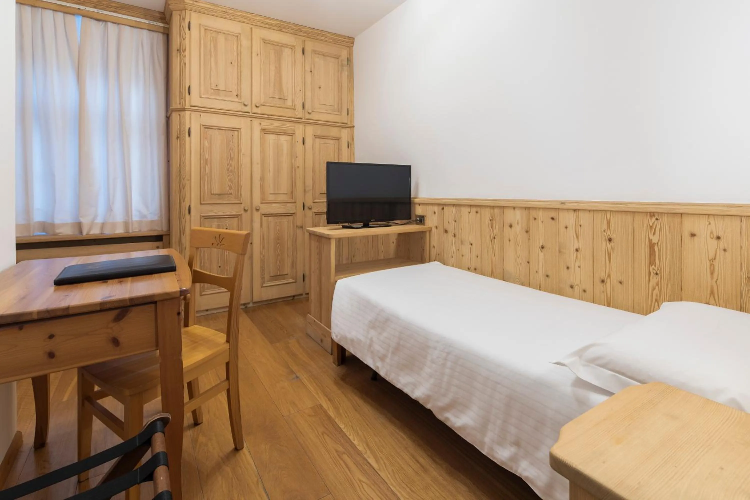 Bedroom, Bed in Hotel Montana