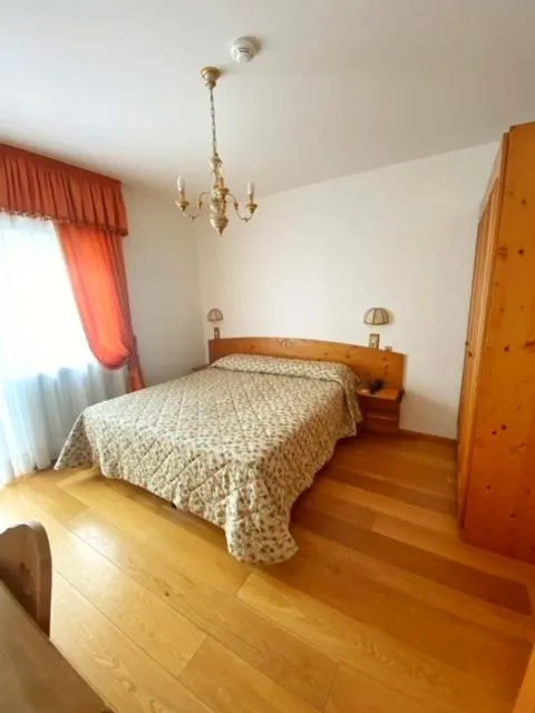 Two Connecting Double or Twin Rooms in Hotel Montana