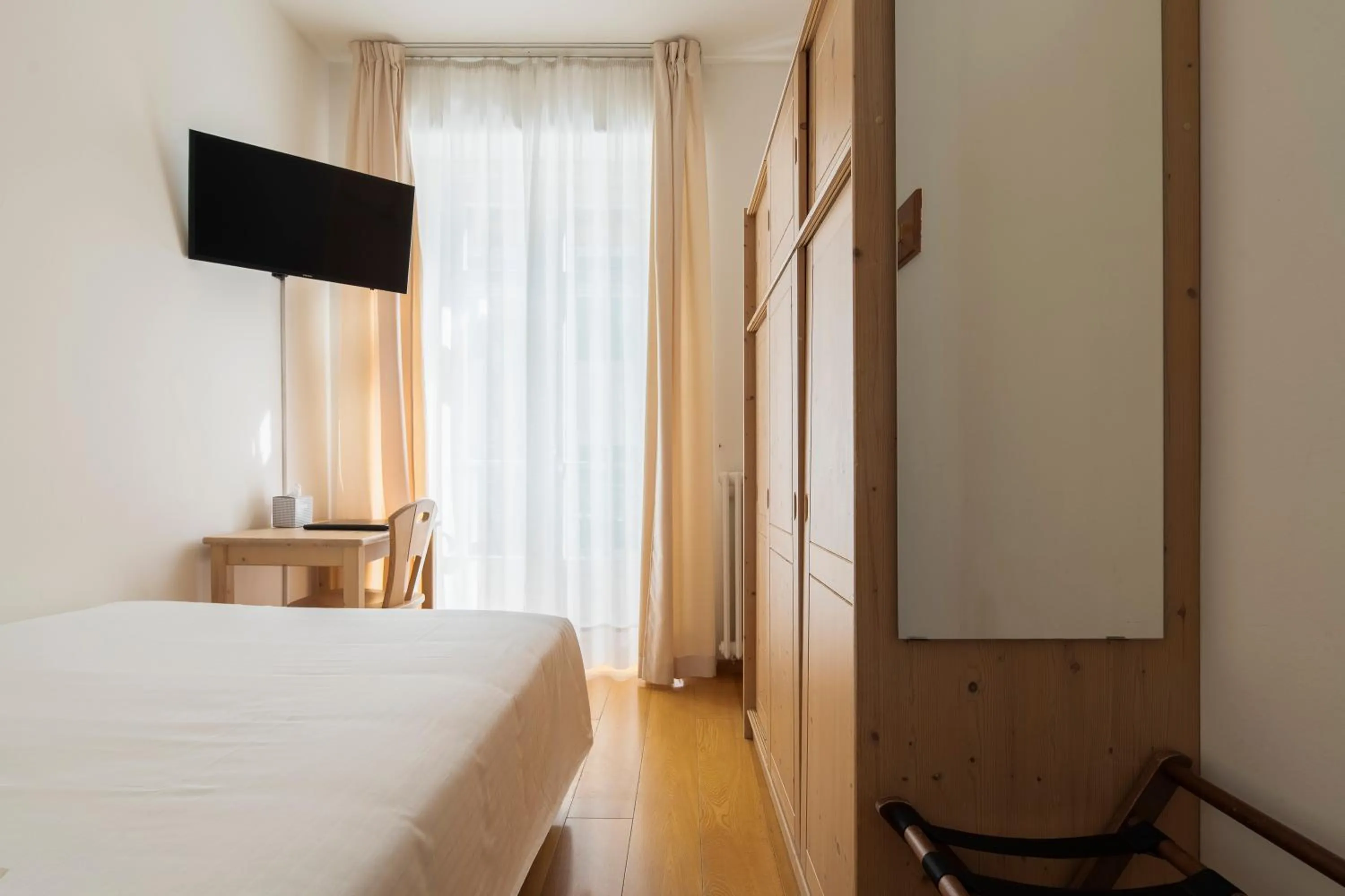 Bedroom, Bed in Hotel Montana