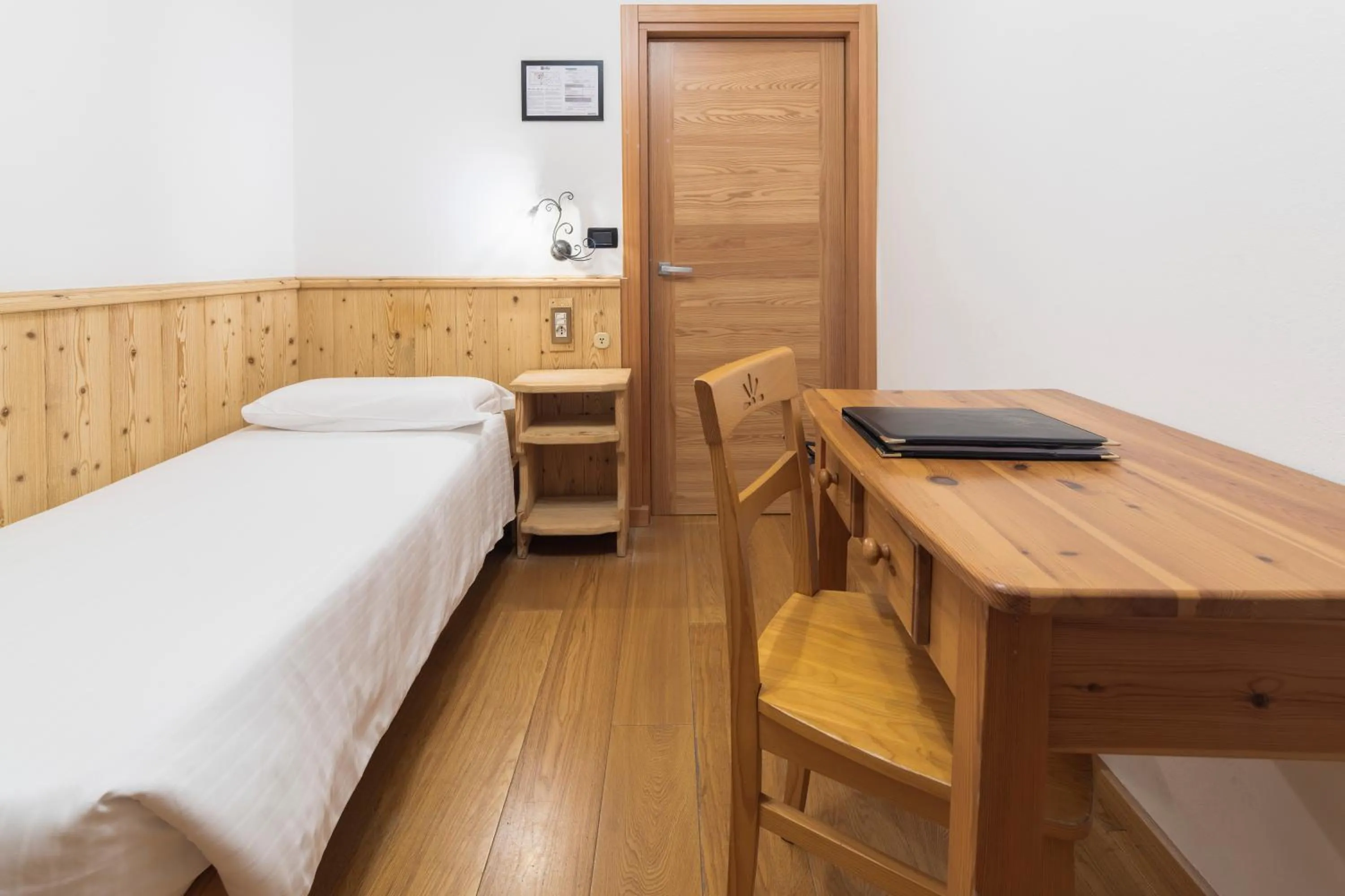 Bedroom, Bed in Hotel Montana