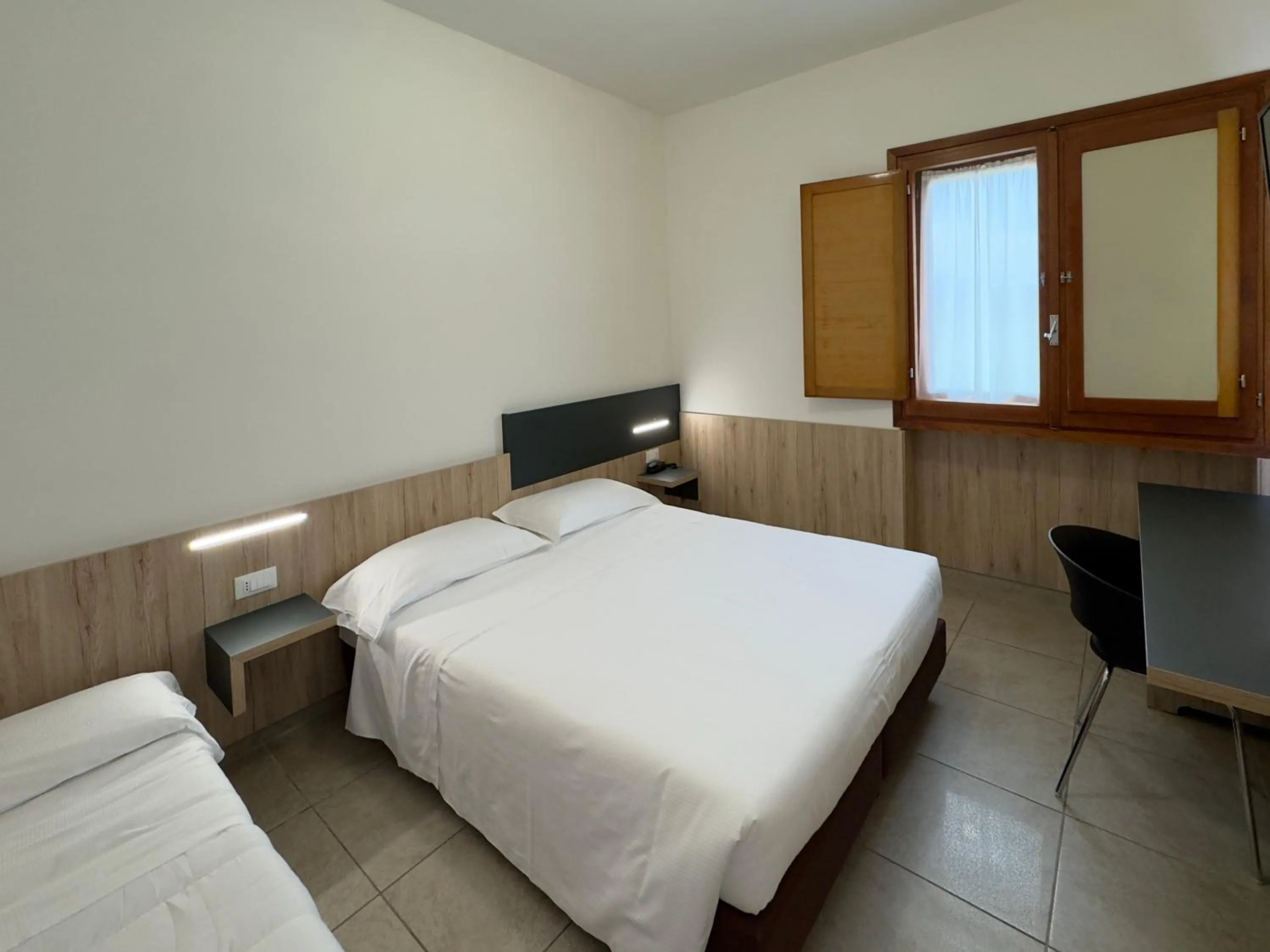 Bedroom, Bed in Hotel Holidays